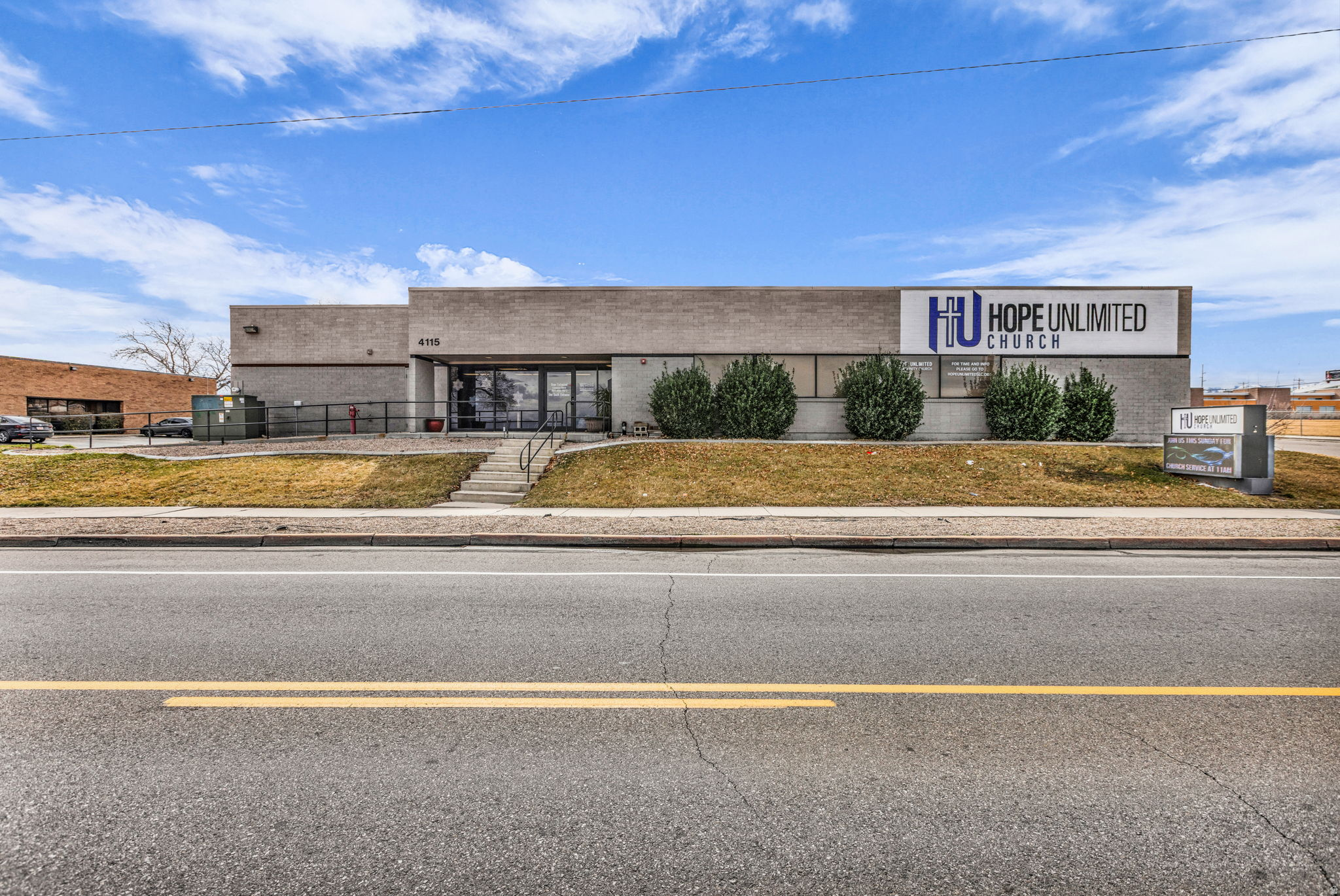 Great Location, plenty of parking.  Single story Brick and Glass Builidng.  Lots of possibilities, Church, School, Day Care, Offices, Event Center, Retail, Restaurant just to name a few.  Lots of upgrades including fire suppression system, plumbing, electrical  120/208  3  Phase 4 Wire Power HVAC, well maintained.  Call Agent to Show.  Square footage figures are provided as a courtesy estimate only.  Buyer is advised to obtain an independent measurement.