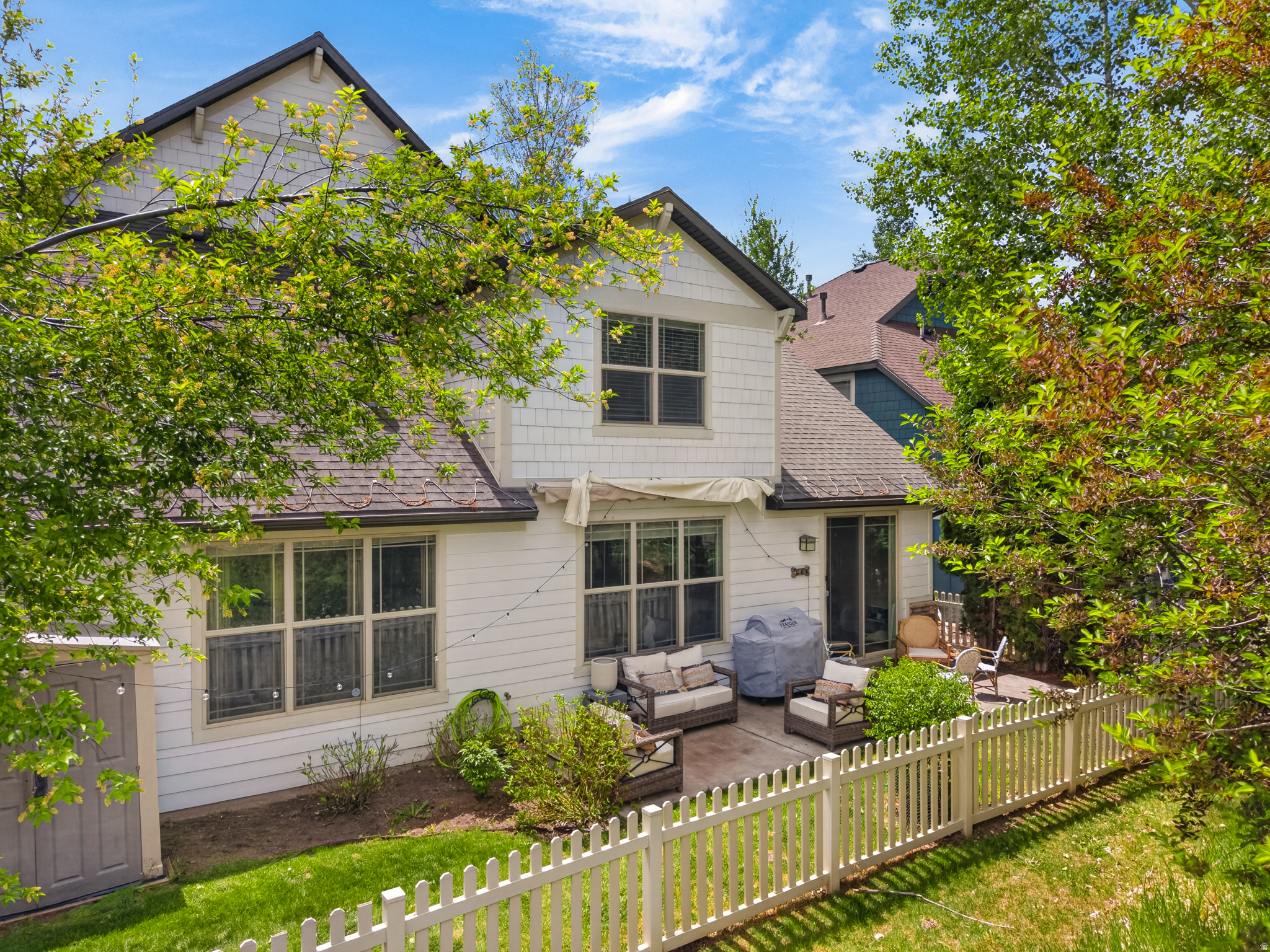 DUTCH FIELDS - Residential