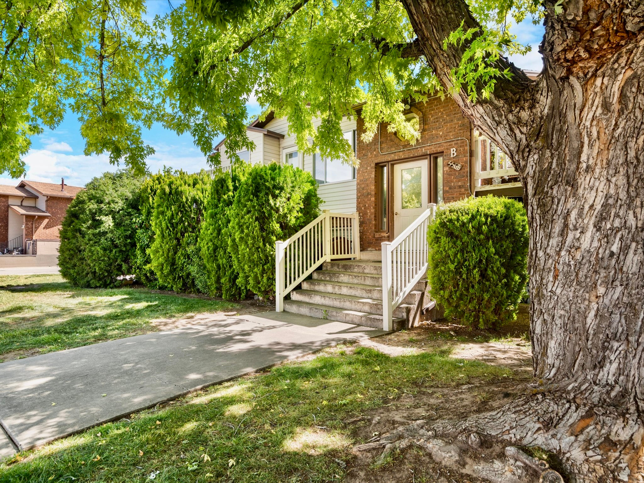 Welcome Home! This Fantastic Condo Is Ready For New Home Owners. With 3 Bedrooms, 2 Bathrooms & Recent Updates To Paint, Flooring, Balcony & Appliances, This Would Make A Great First Time Home Or Rental. It Is Clean, & Move In Ready! Don't Miss Seeing This Wonderful Home!