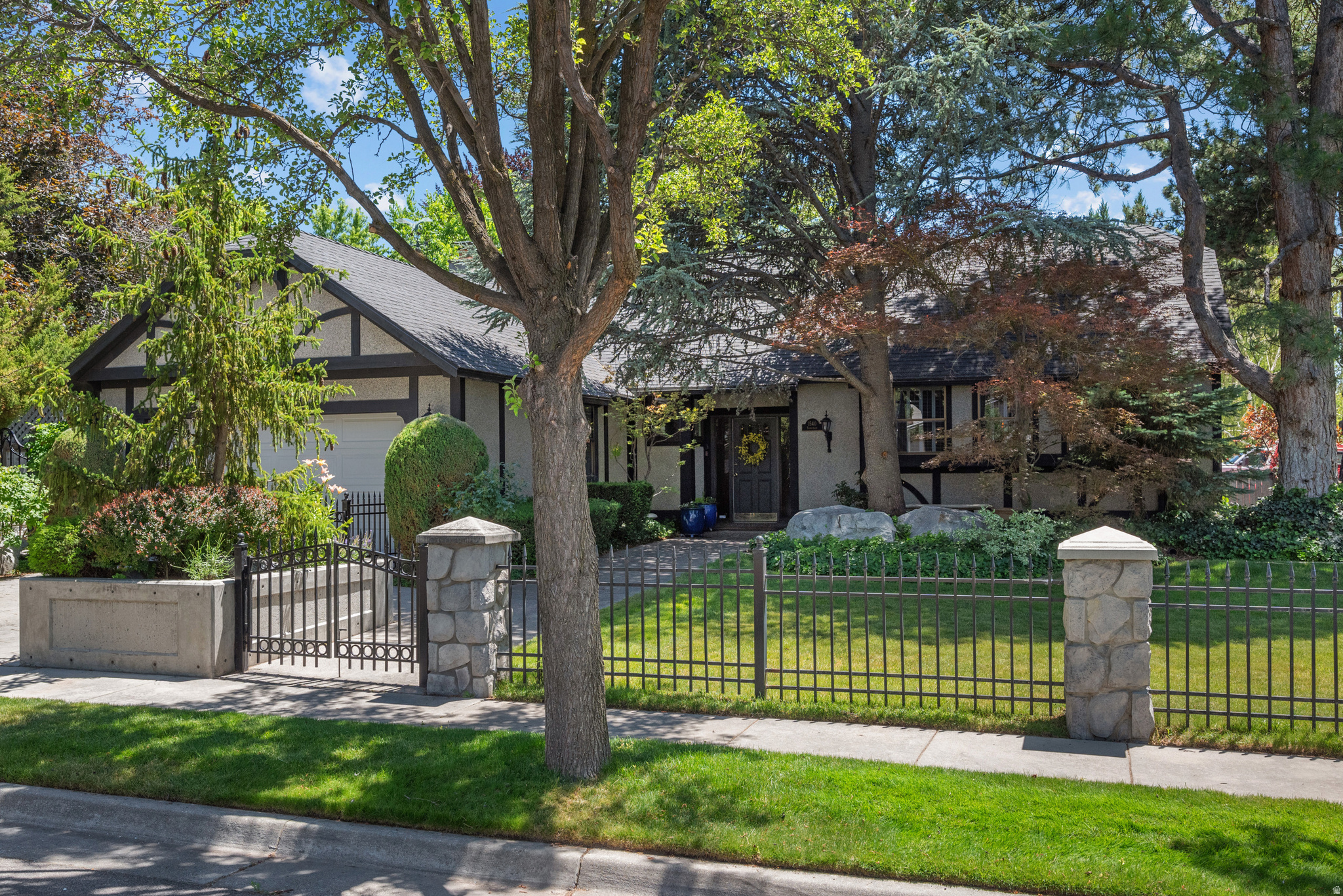 ROTHMOOR ESTATES #1 - Residential