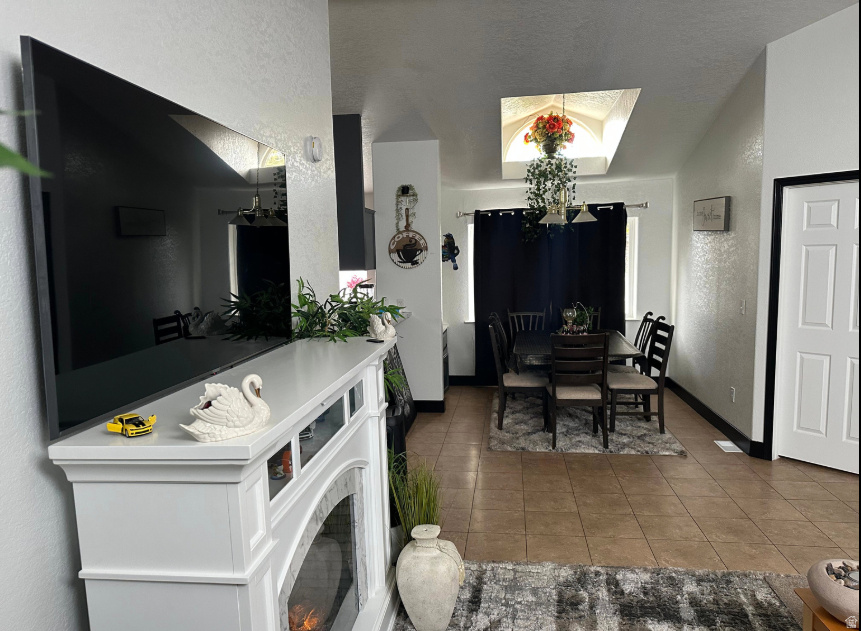 ROLLING HILLS ESTATE - Residential