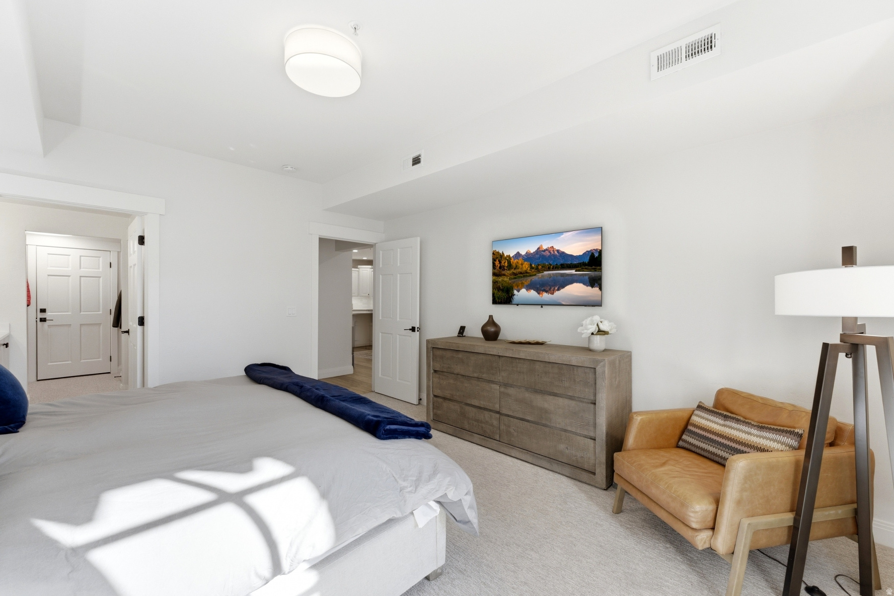 TOWN POINTE - Residential
