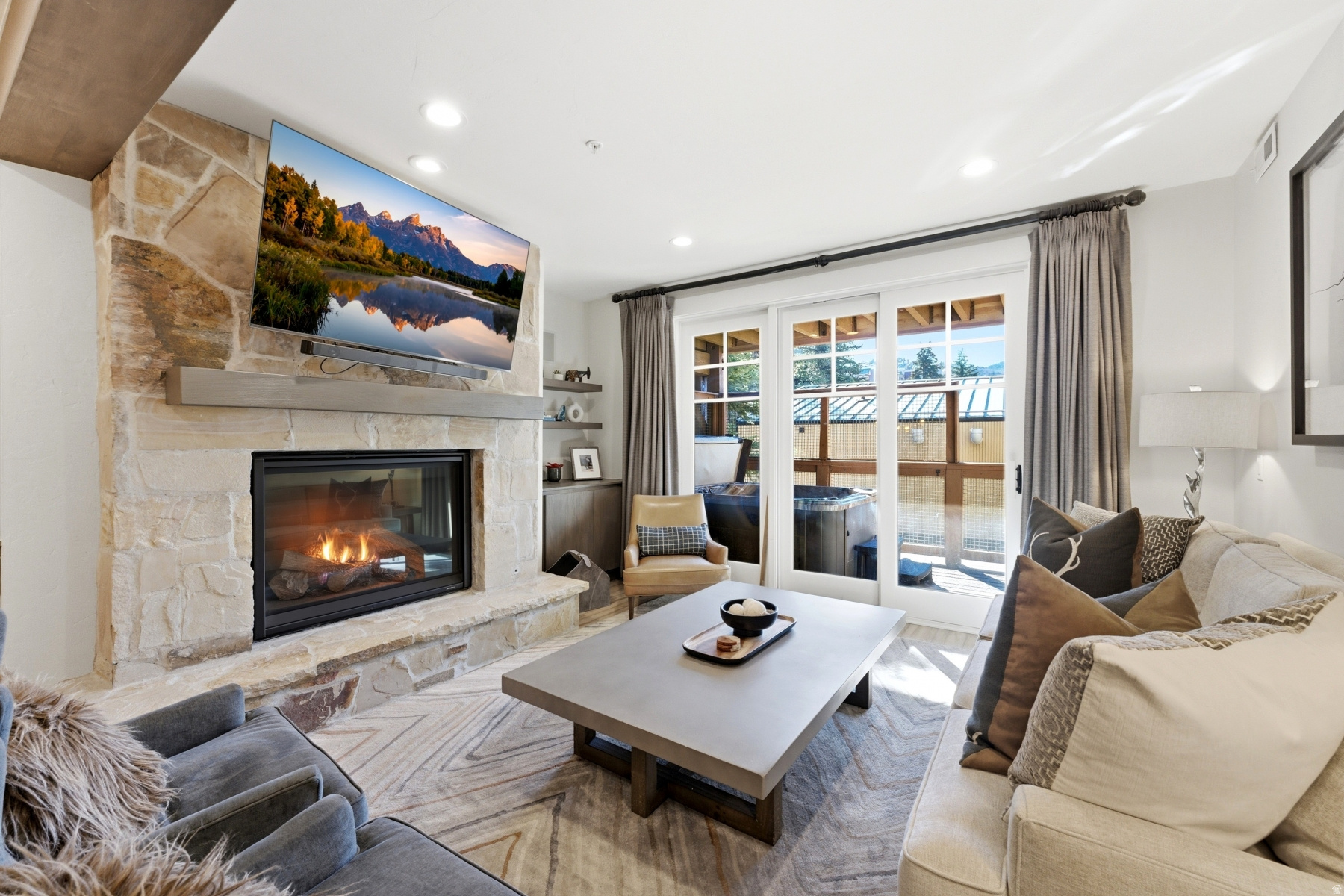 TOWN POINTE - Residential
