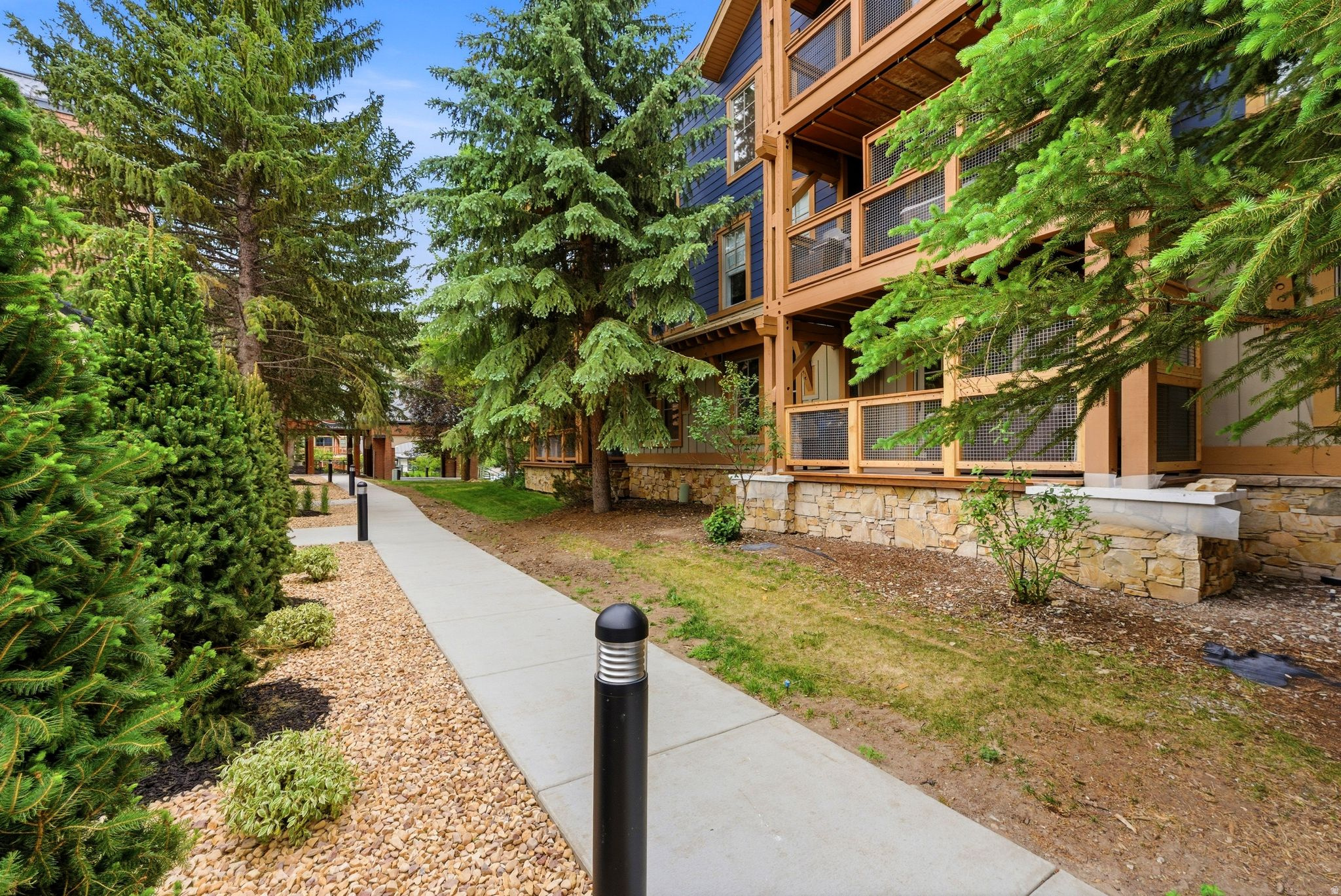 TOWN POINTE - Residential