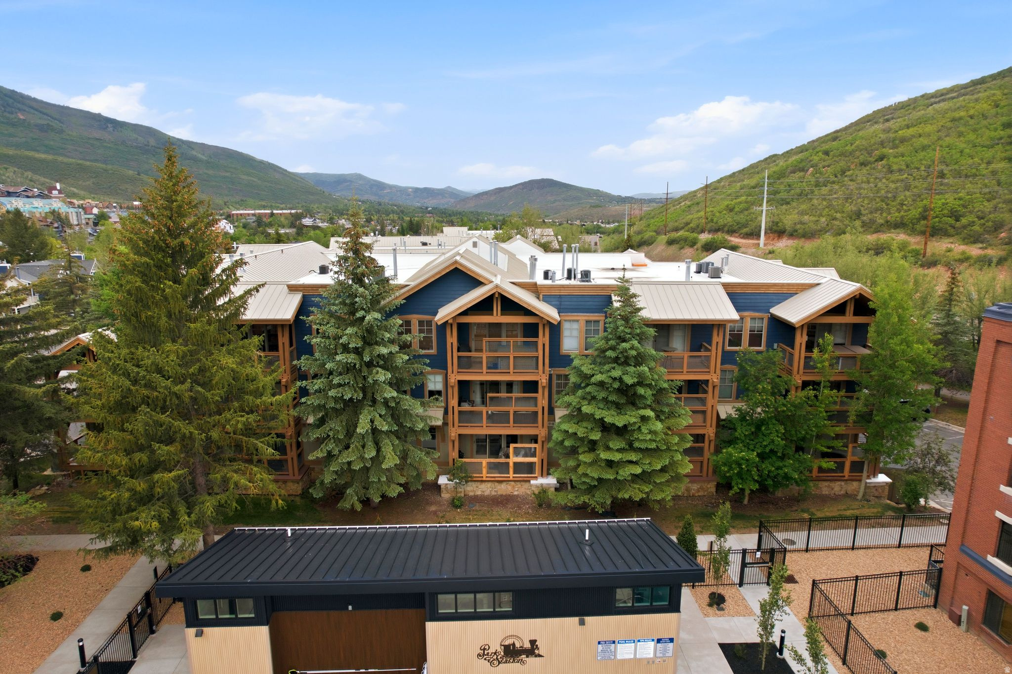 TOWN POINTE - Residential