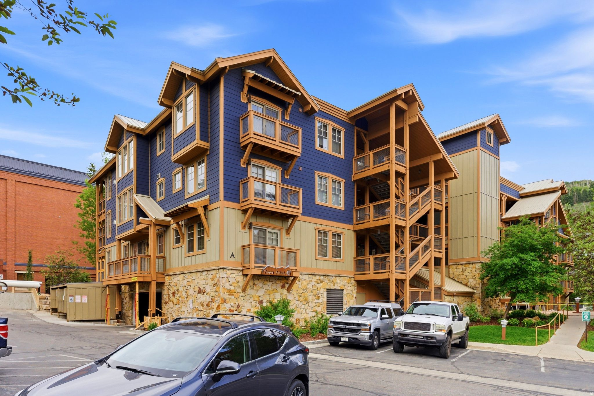 TOWN POINTE - Residential