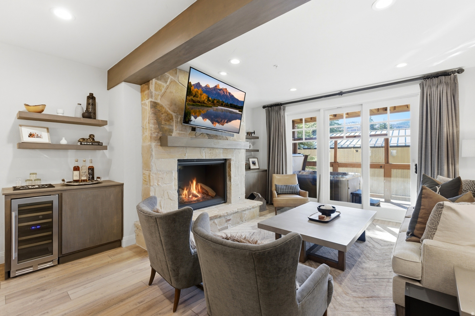 TOWN POINTE - Residential