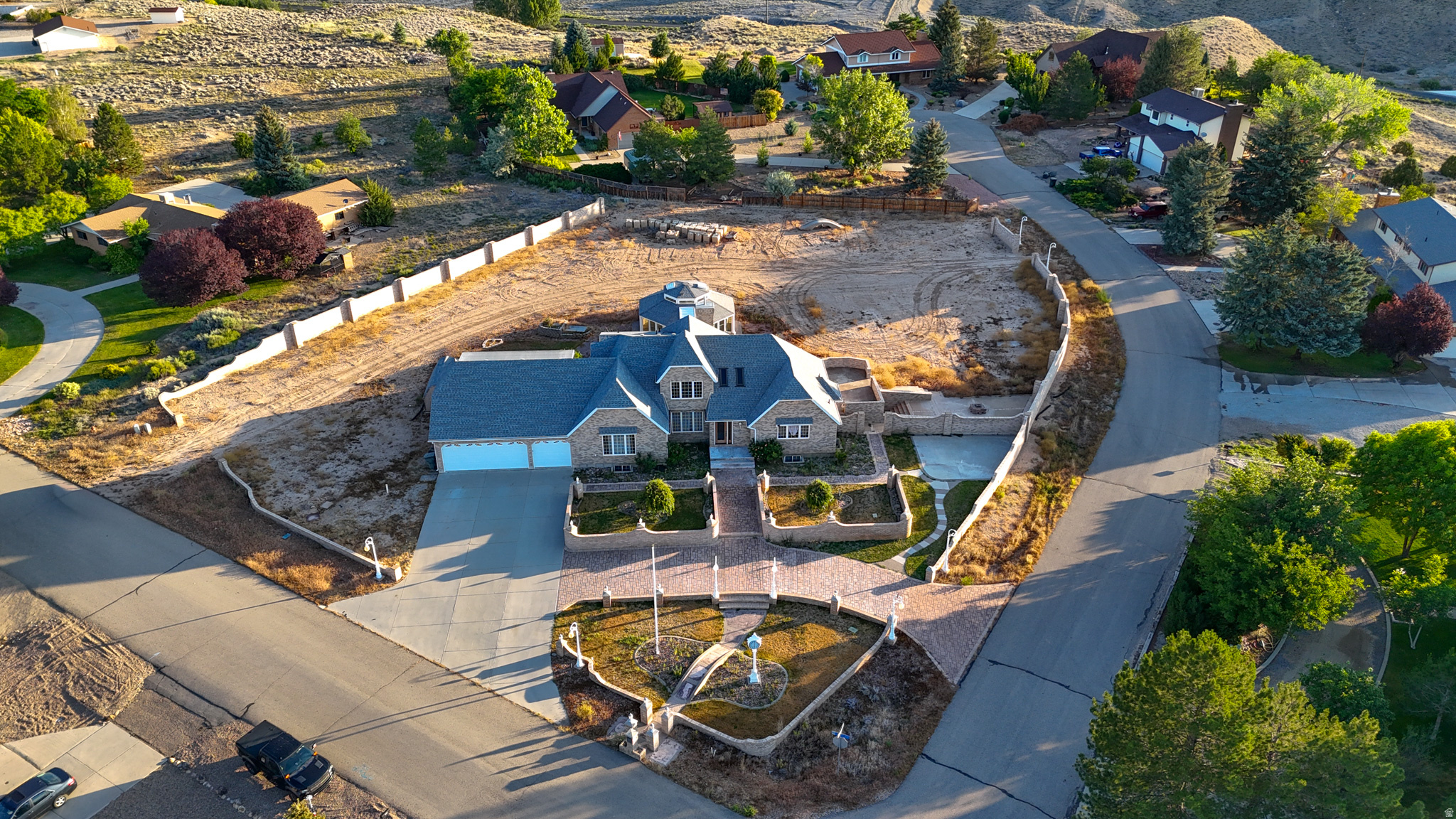 HILLCREST - Residential