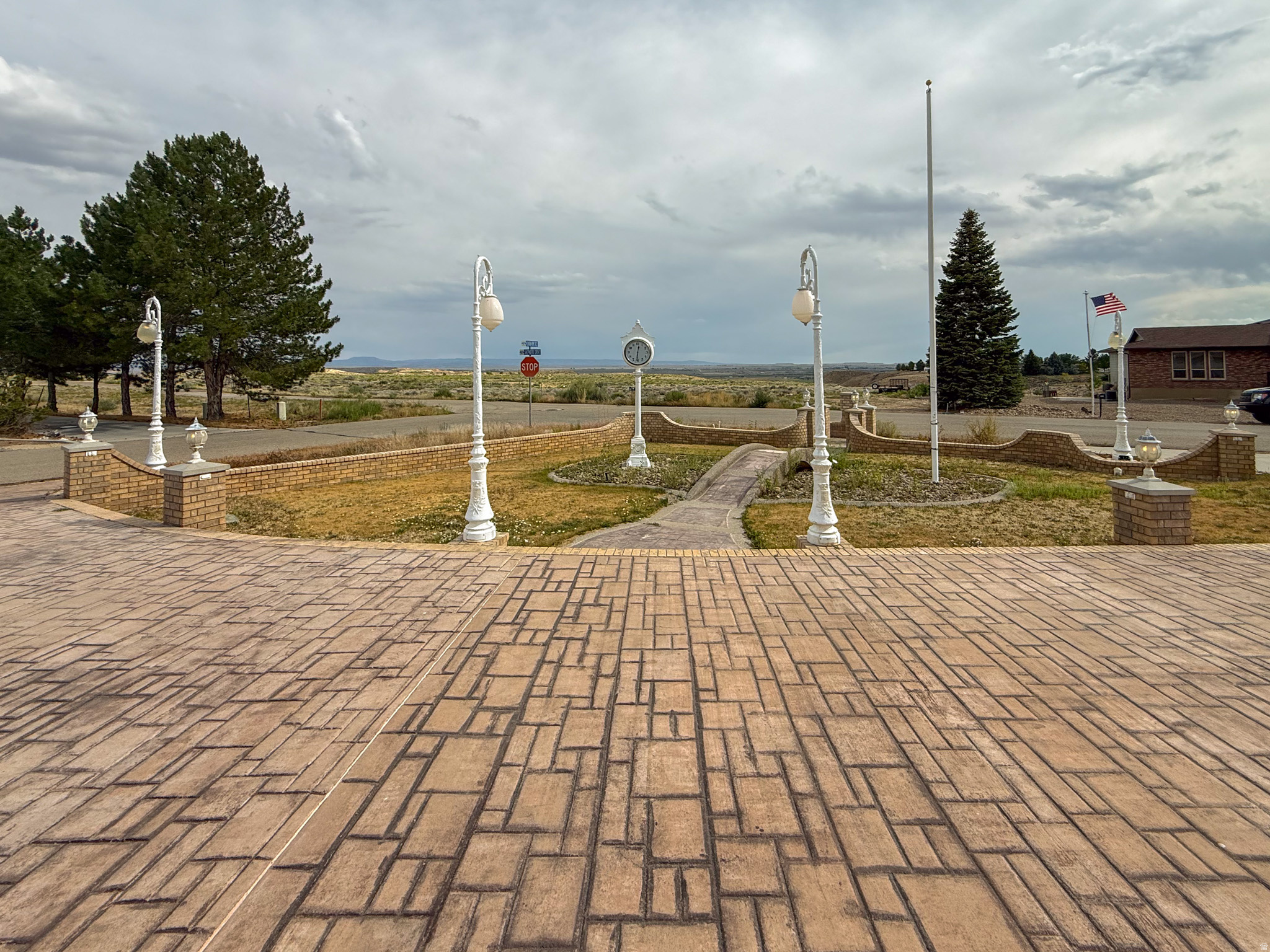 HILLCREST - Residential