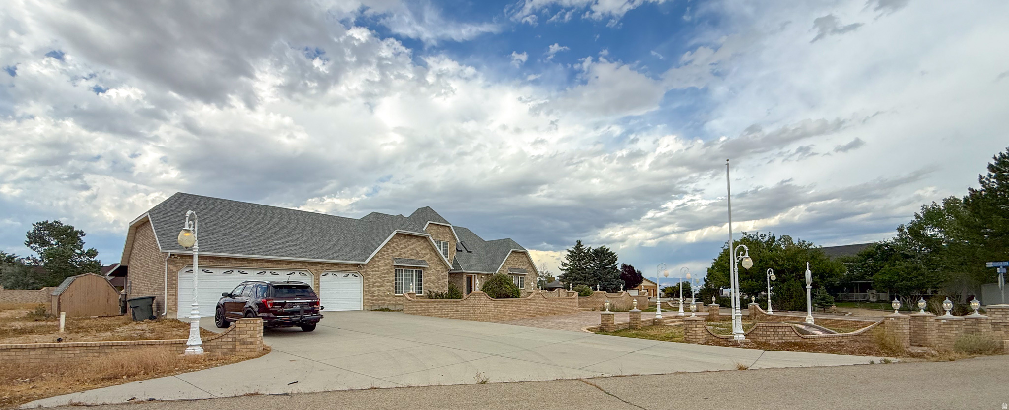 HILLCREST - Residential