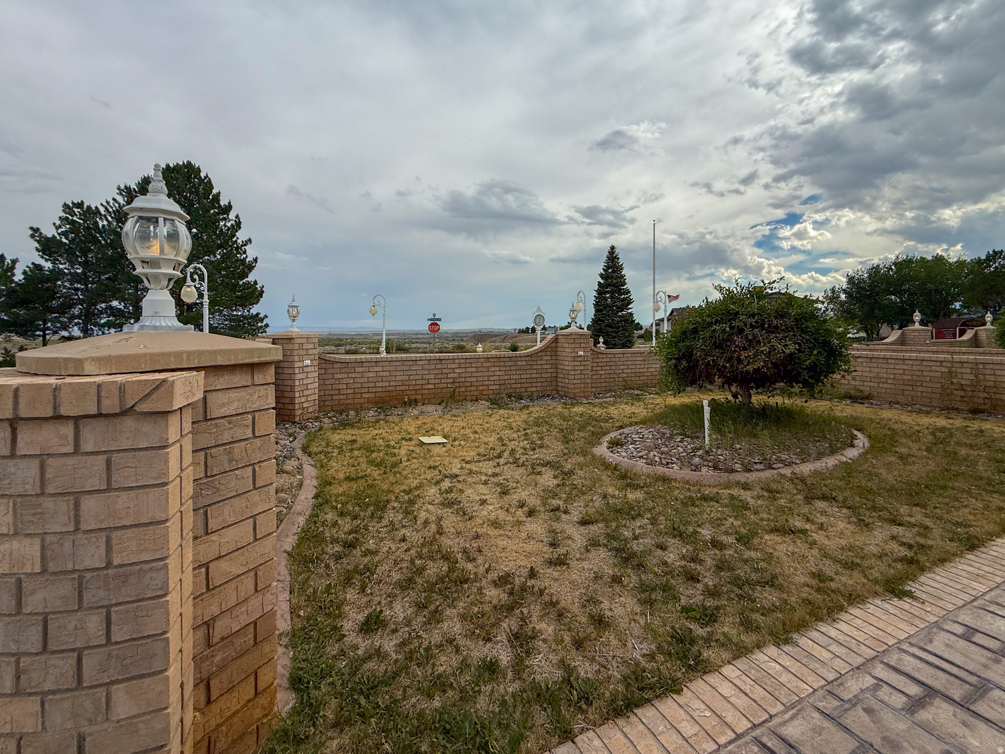 HILLCREST - Residential