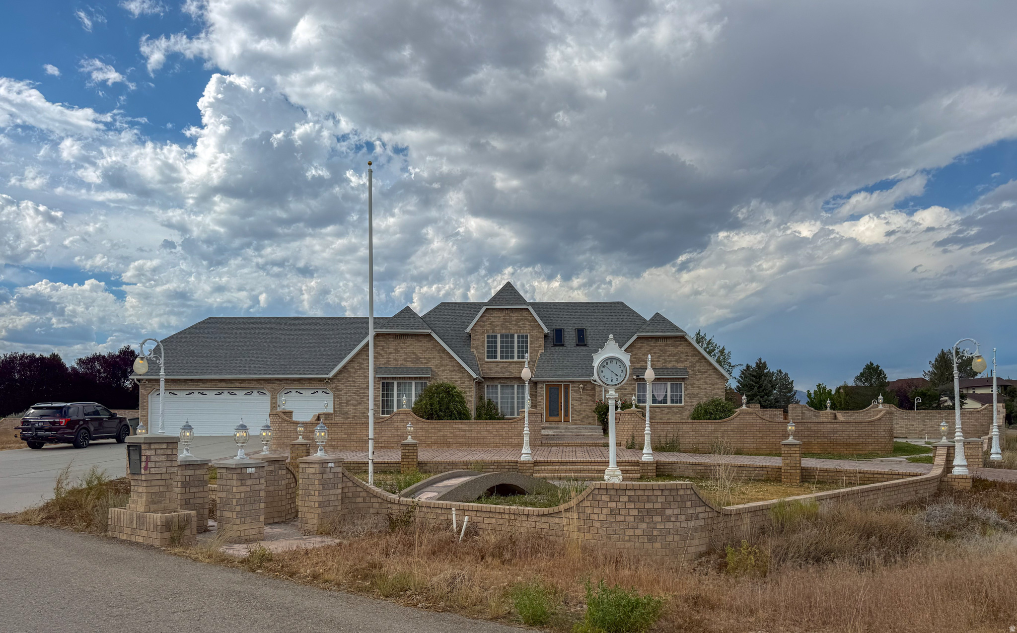 HILLCREST - Residential