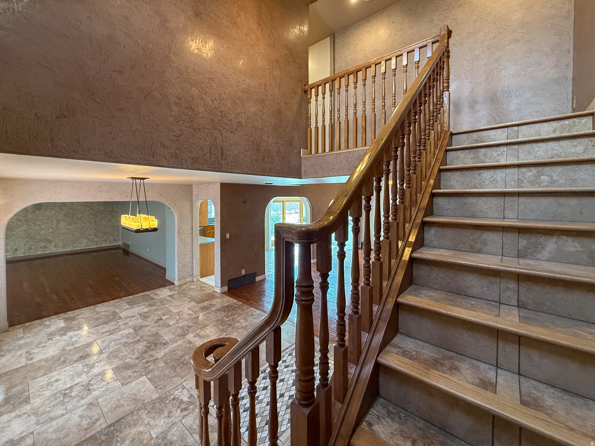 HILLCREST - Residential