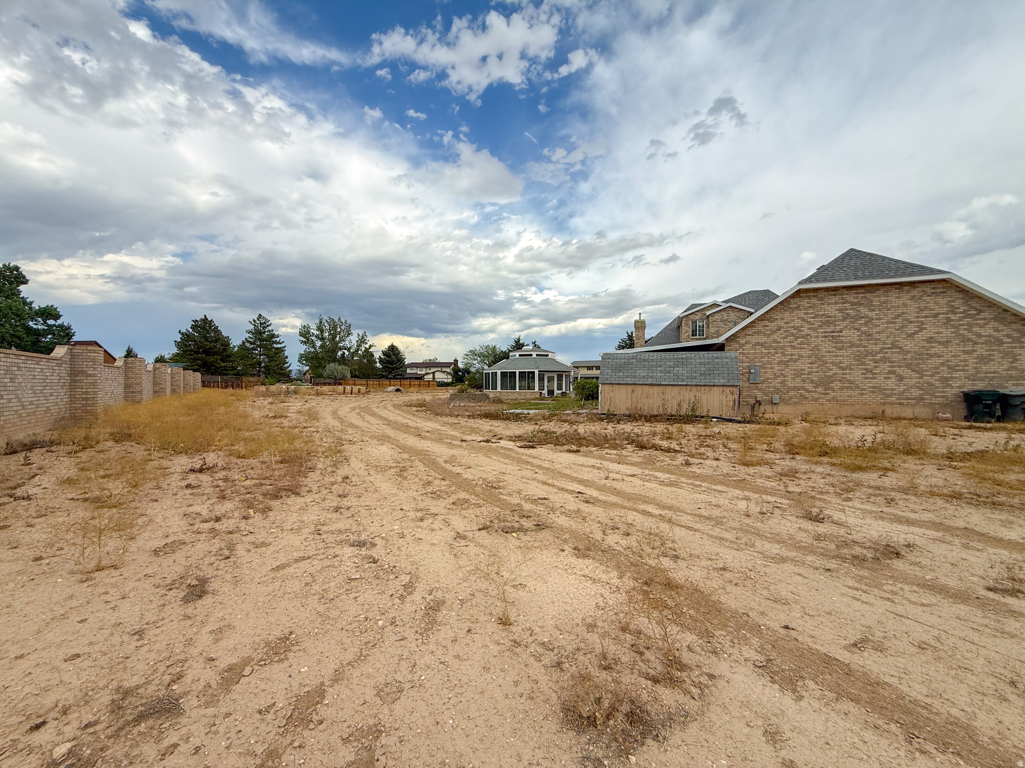 HILLCREST - Residential