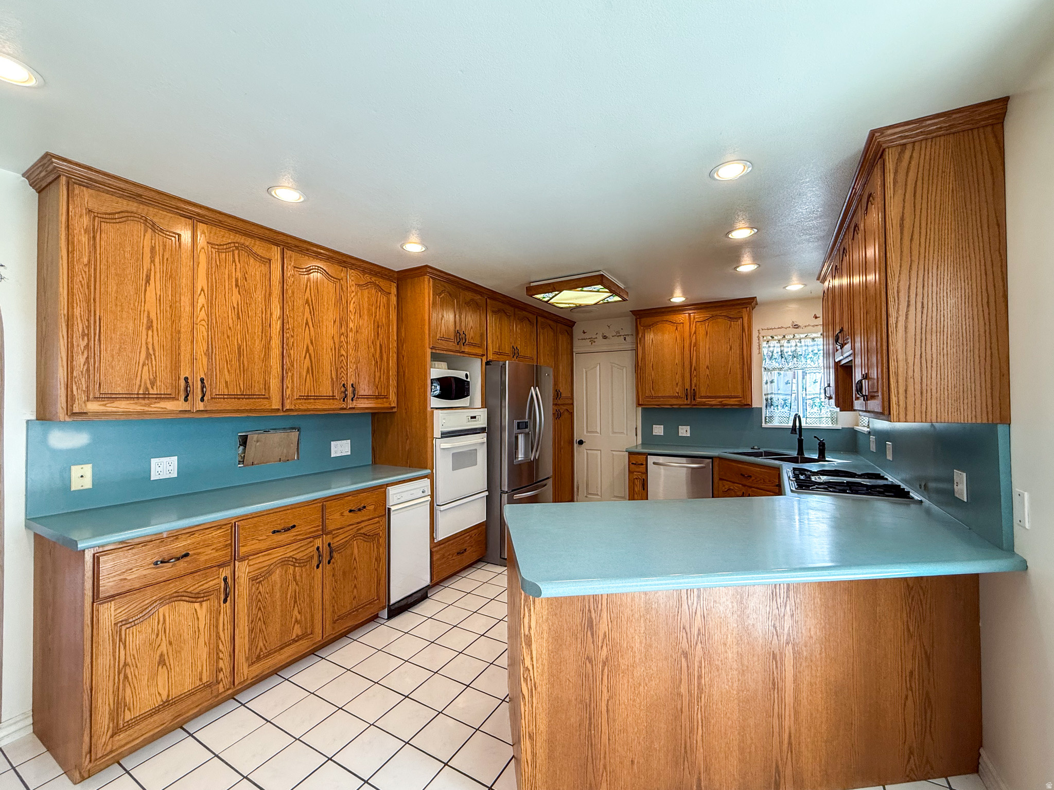 HILLCREST - Residential