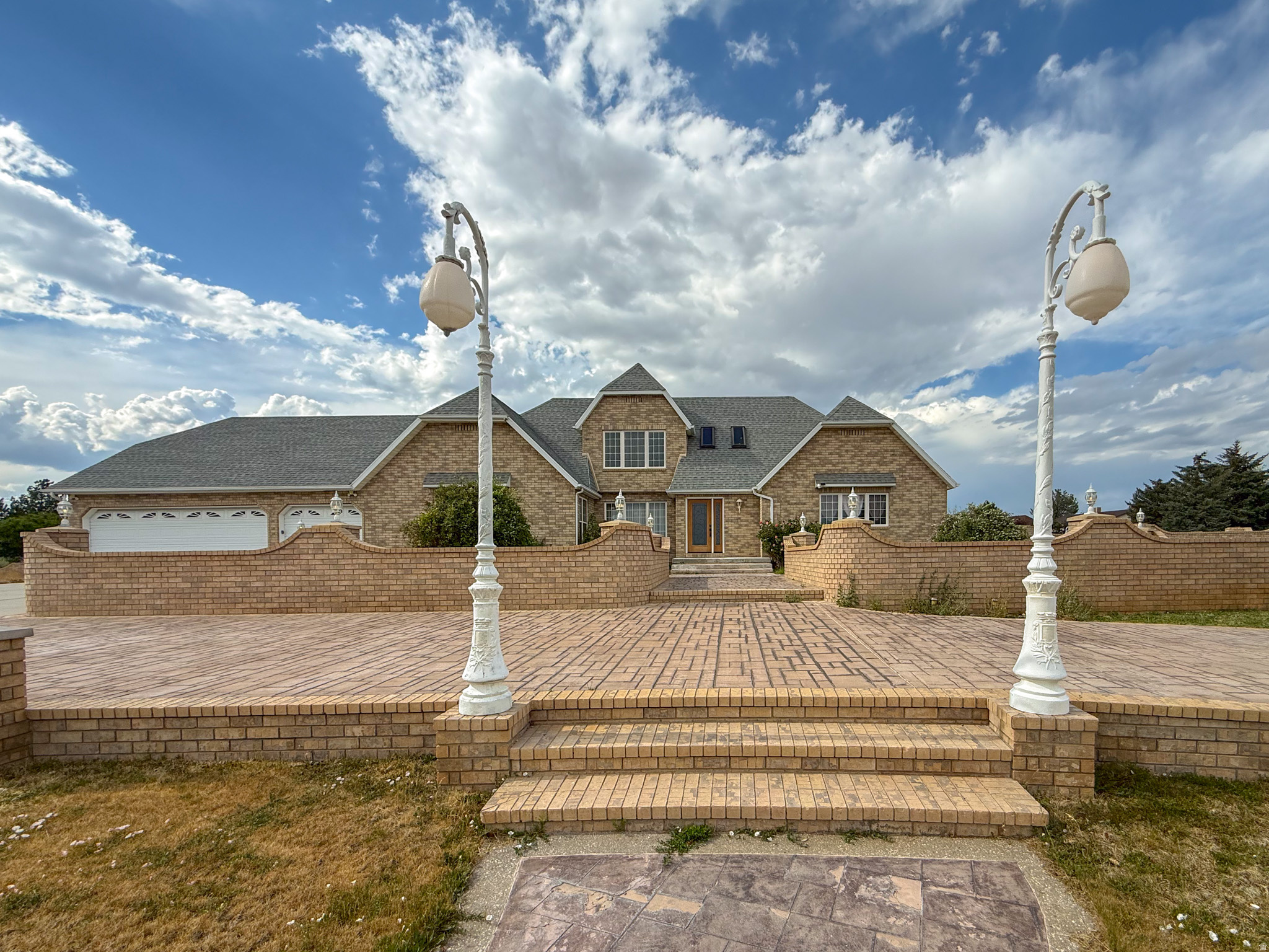 HILLCREST - Residential