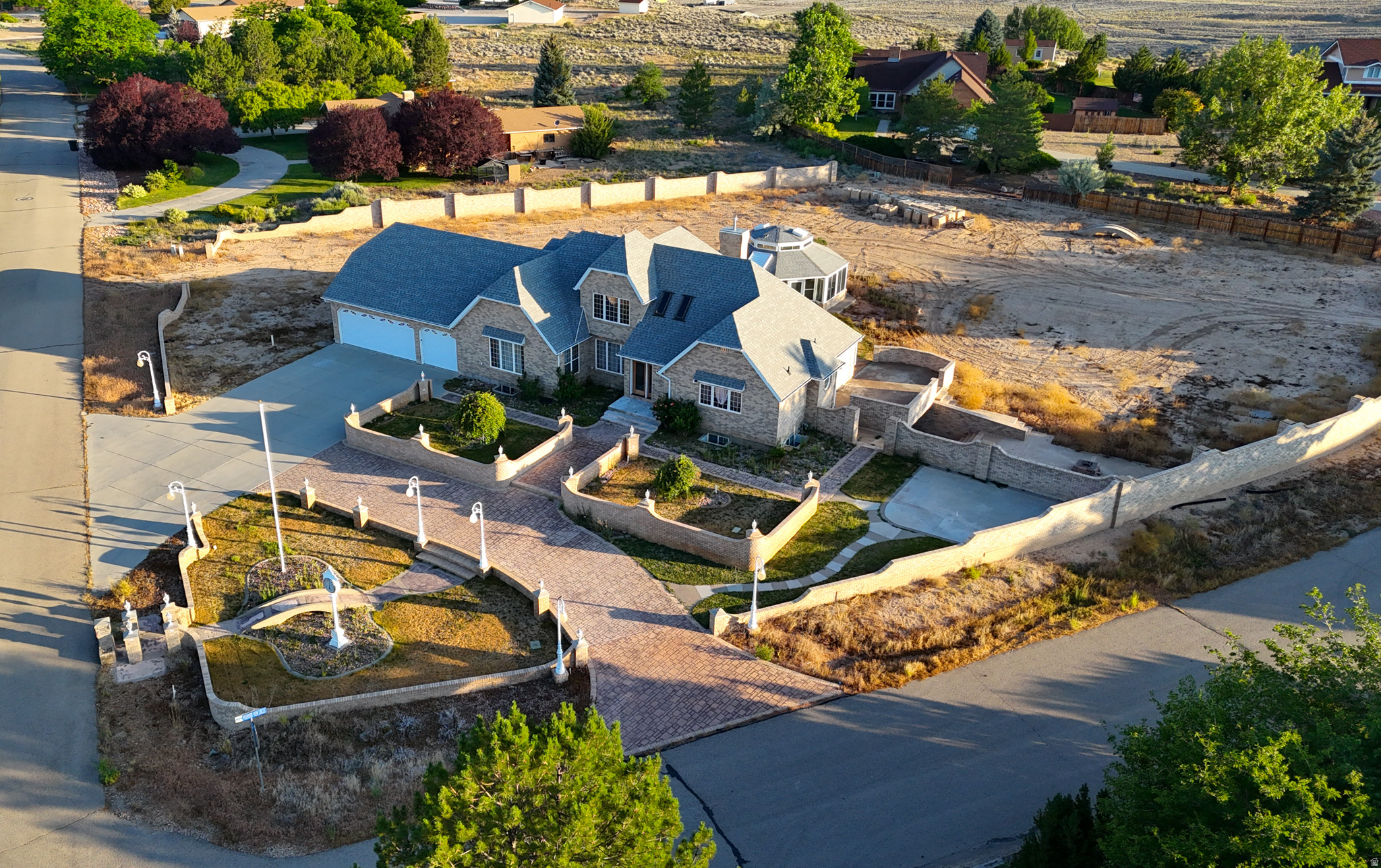 HILLCREST - Residential