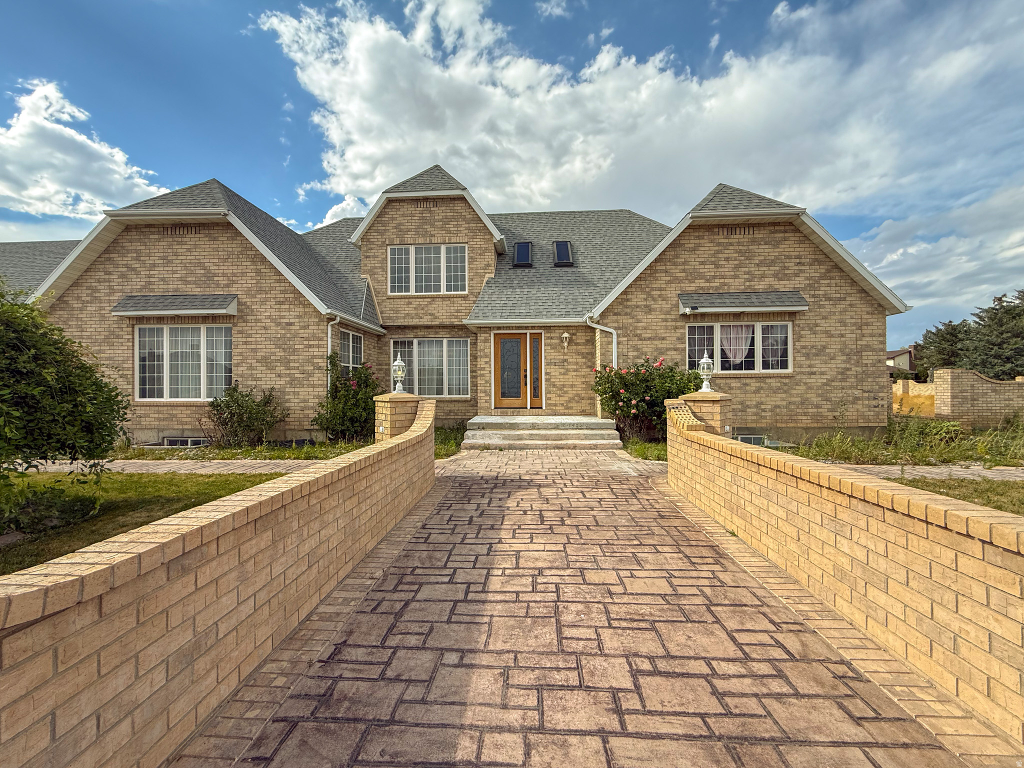 HILLCREST - Residential