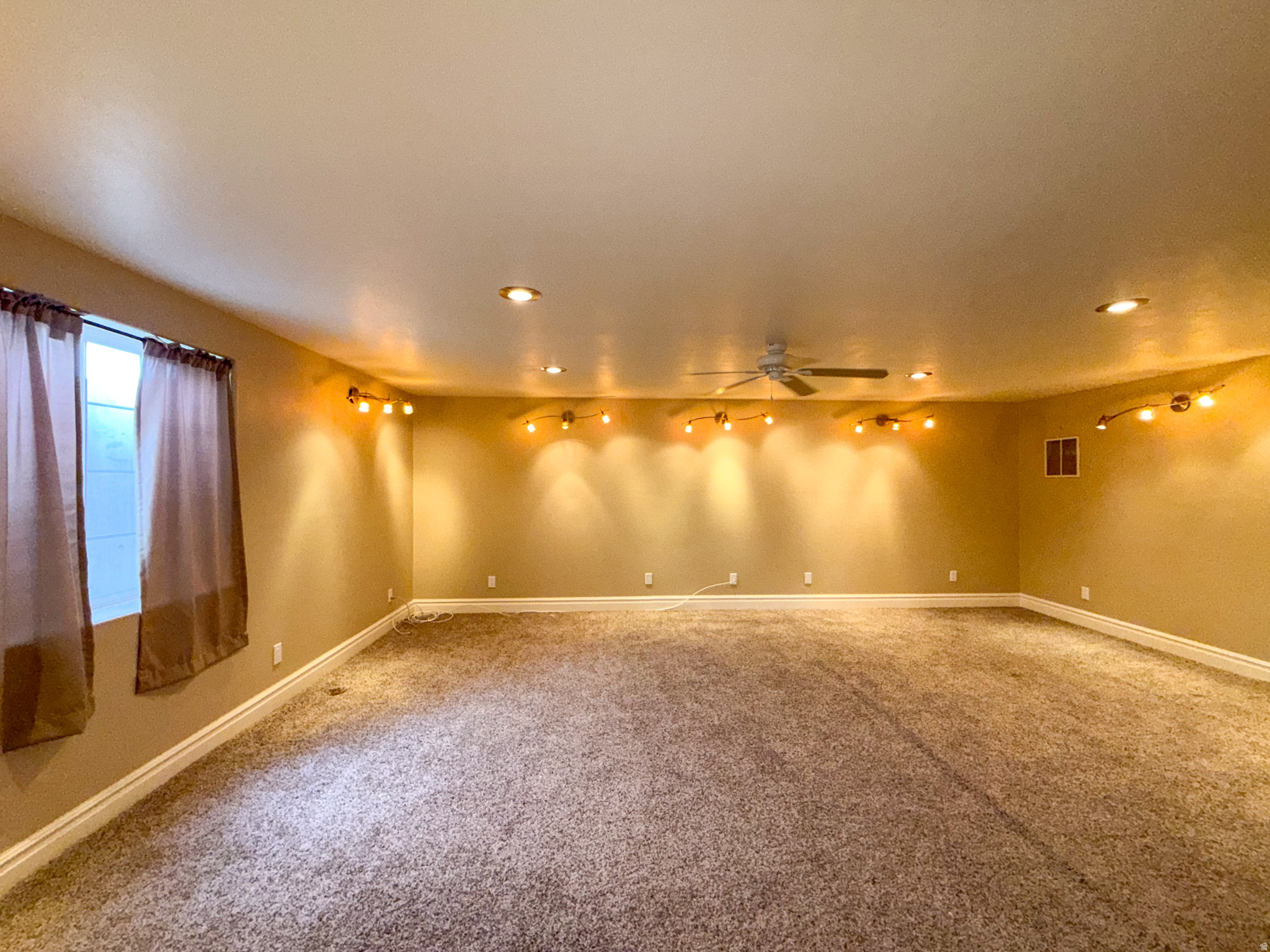 HILLCREST - Residential