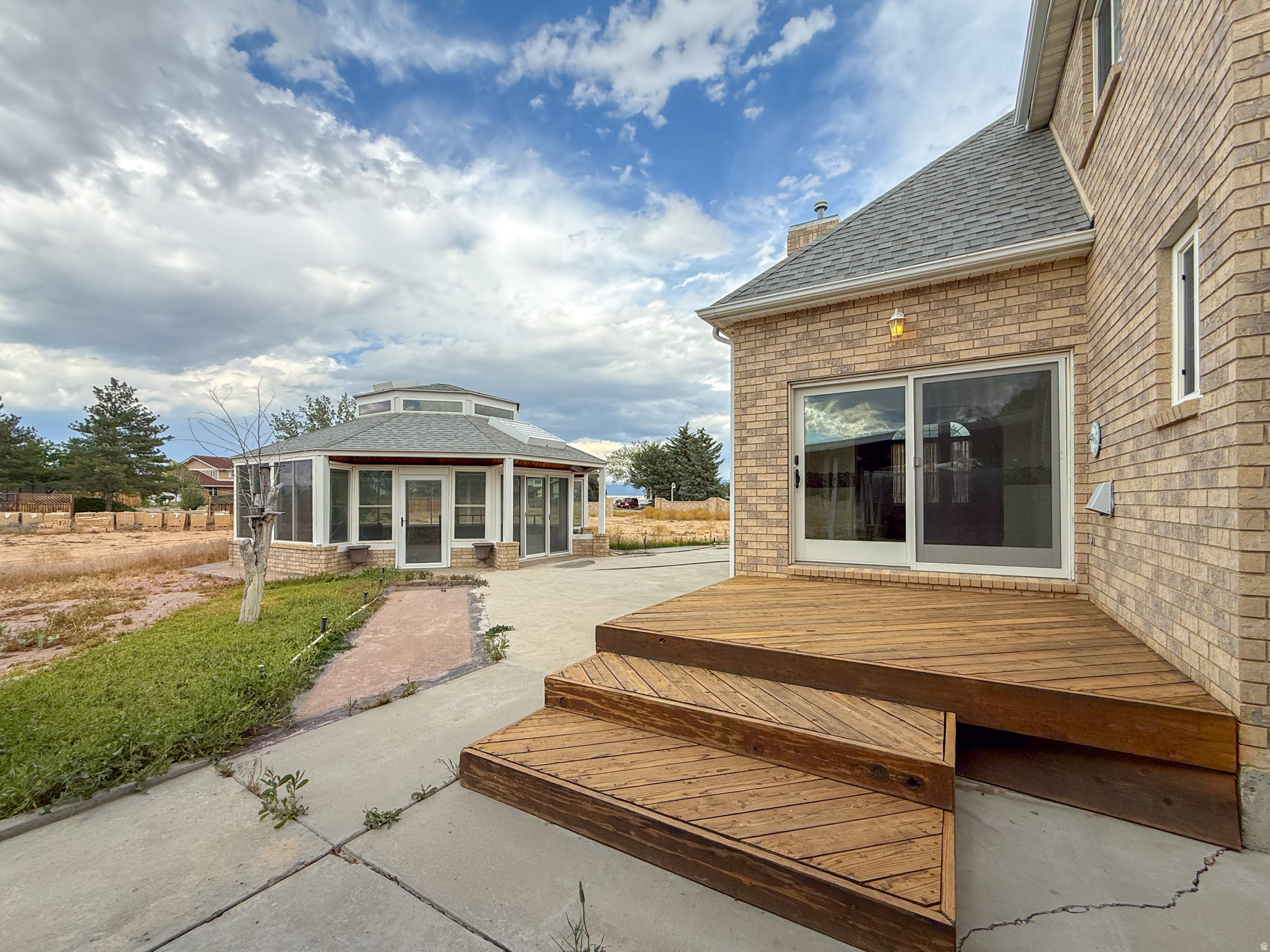 HILLCREST - Residential