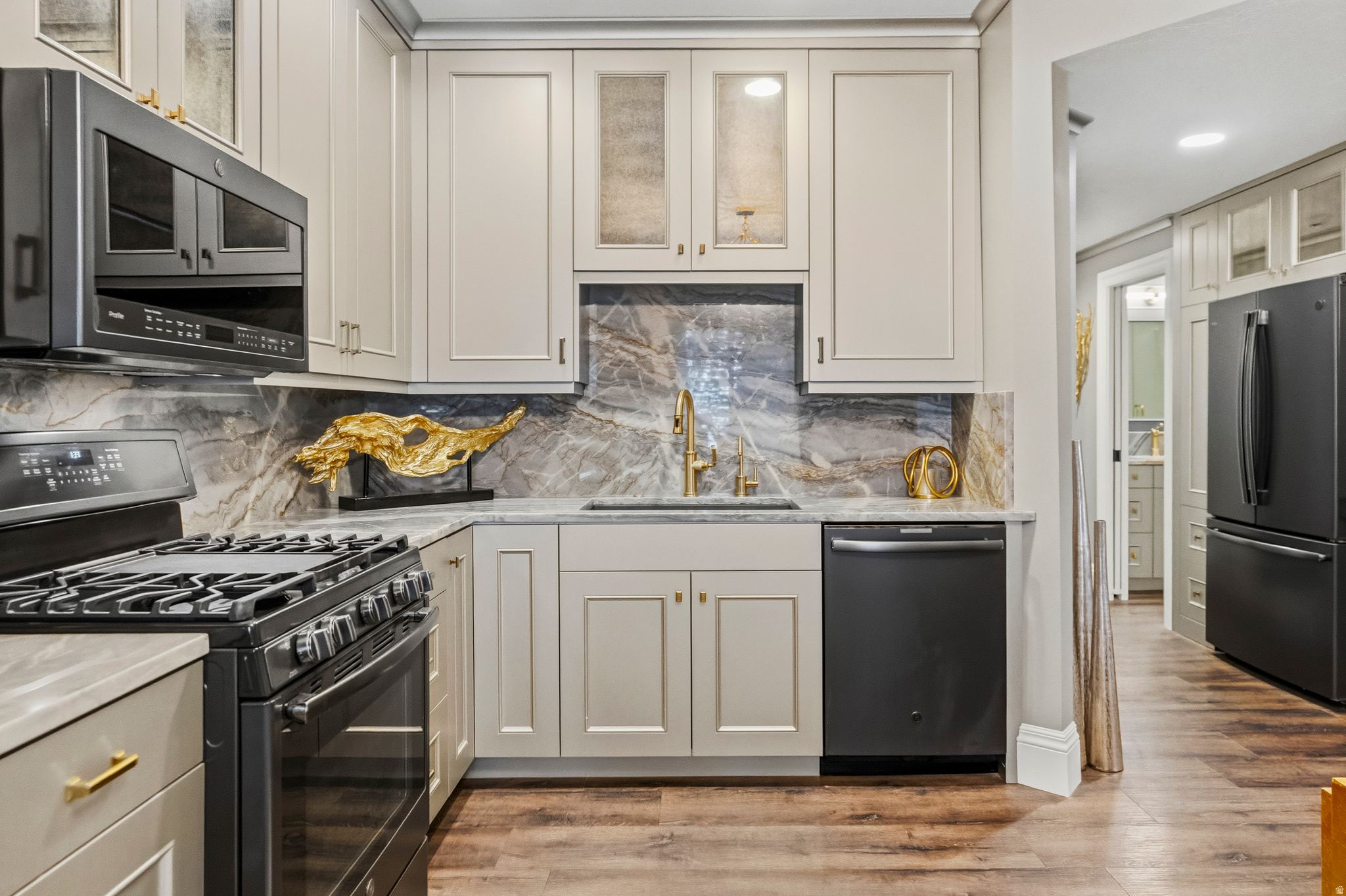 RIVER OAKS ESTATES - Residential