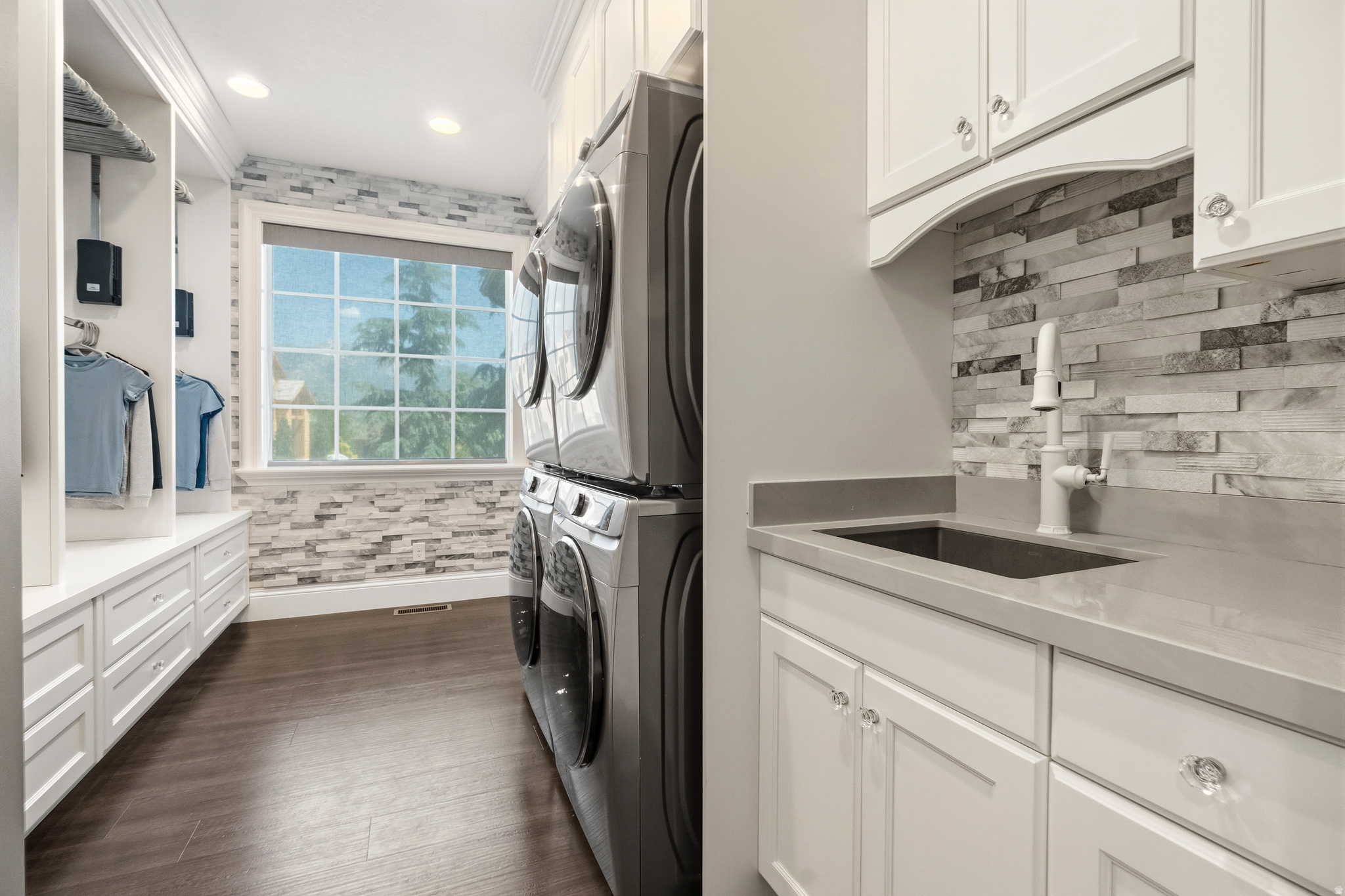 RIVER OAKS ESTATES - Residential