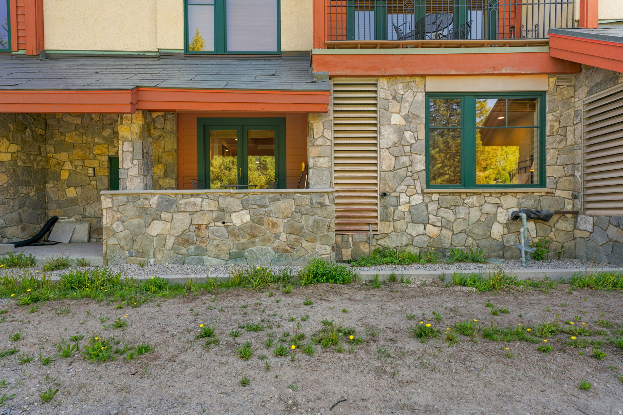 CREEKSIDE - Residential