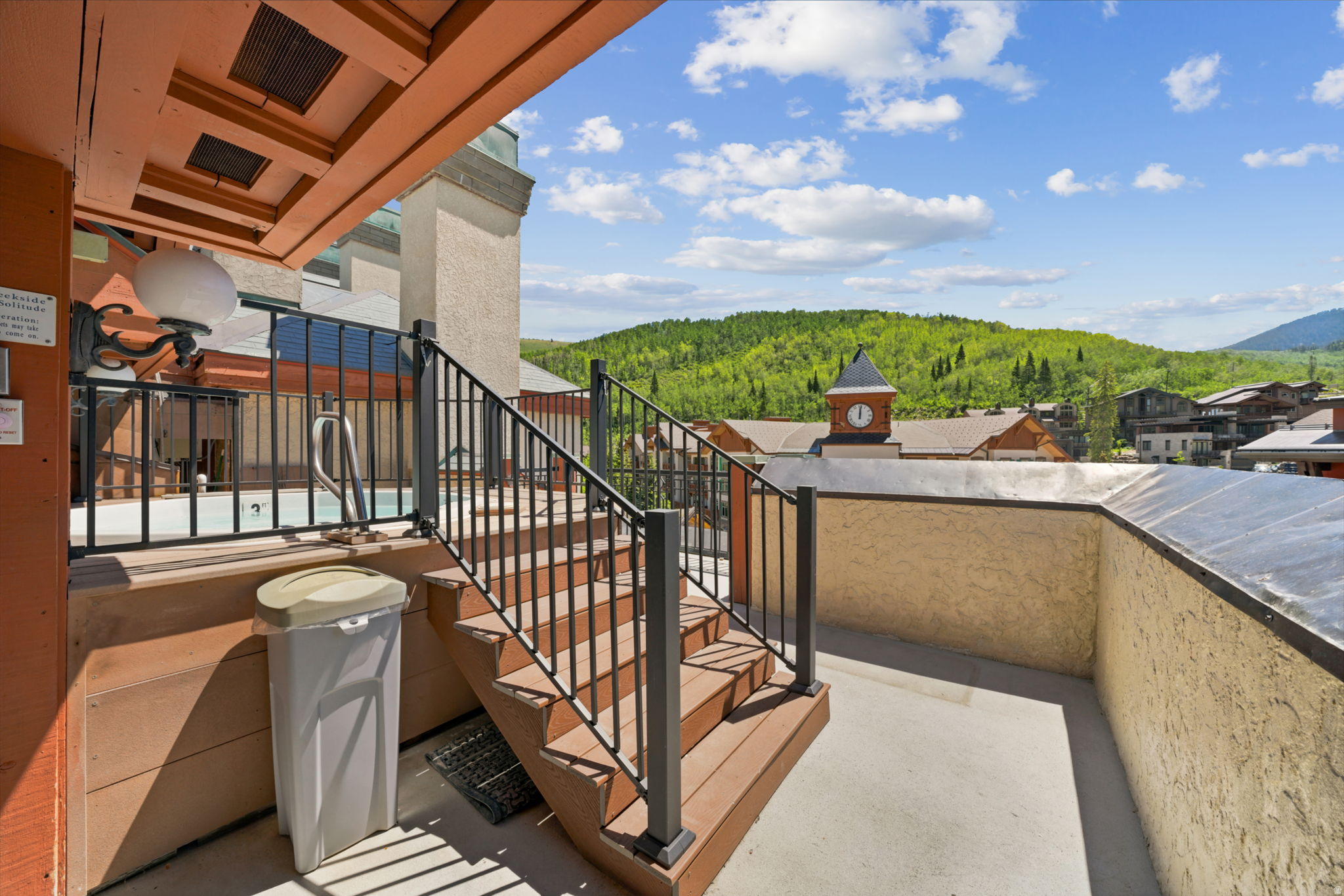 CREEKSIDE - Residential