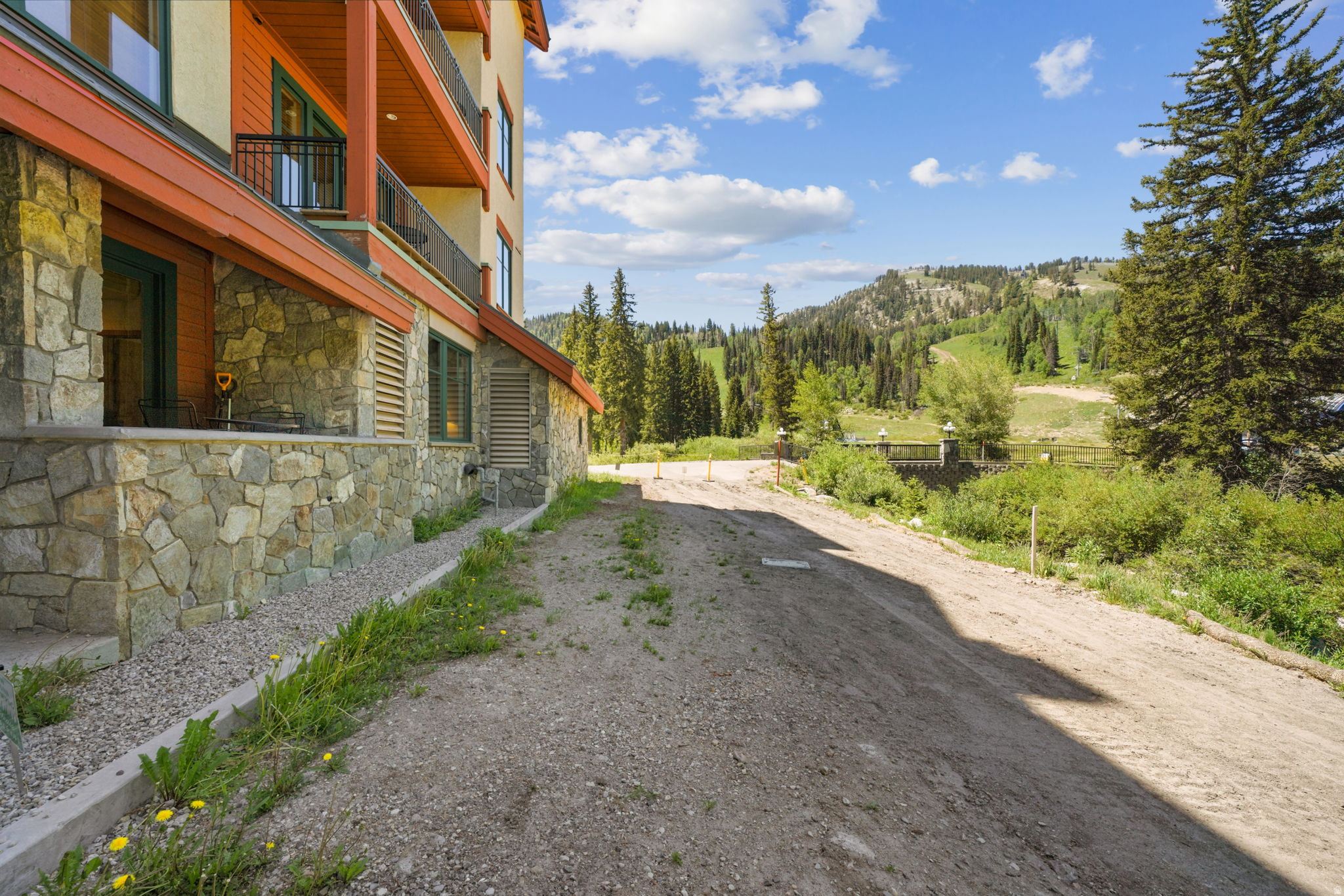 CREEKSIDE - Residential