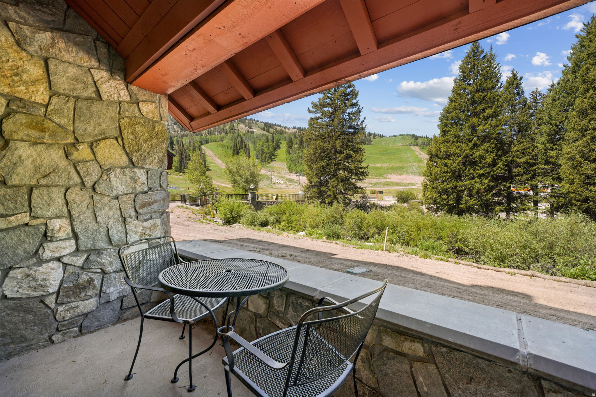 CREEKSIDE - Residential