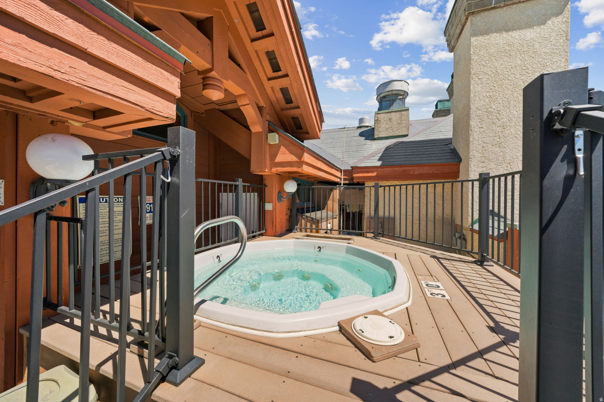 CREEKSIDE - Residential