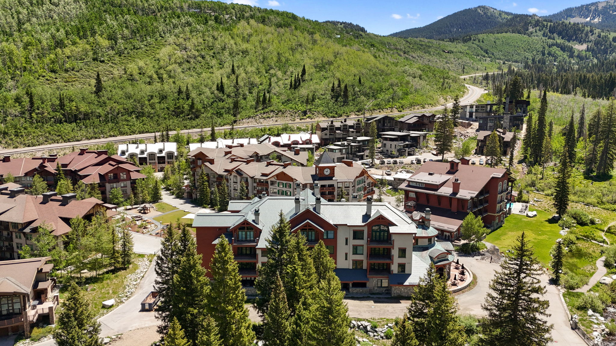 CREEKSIDE - Residential