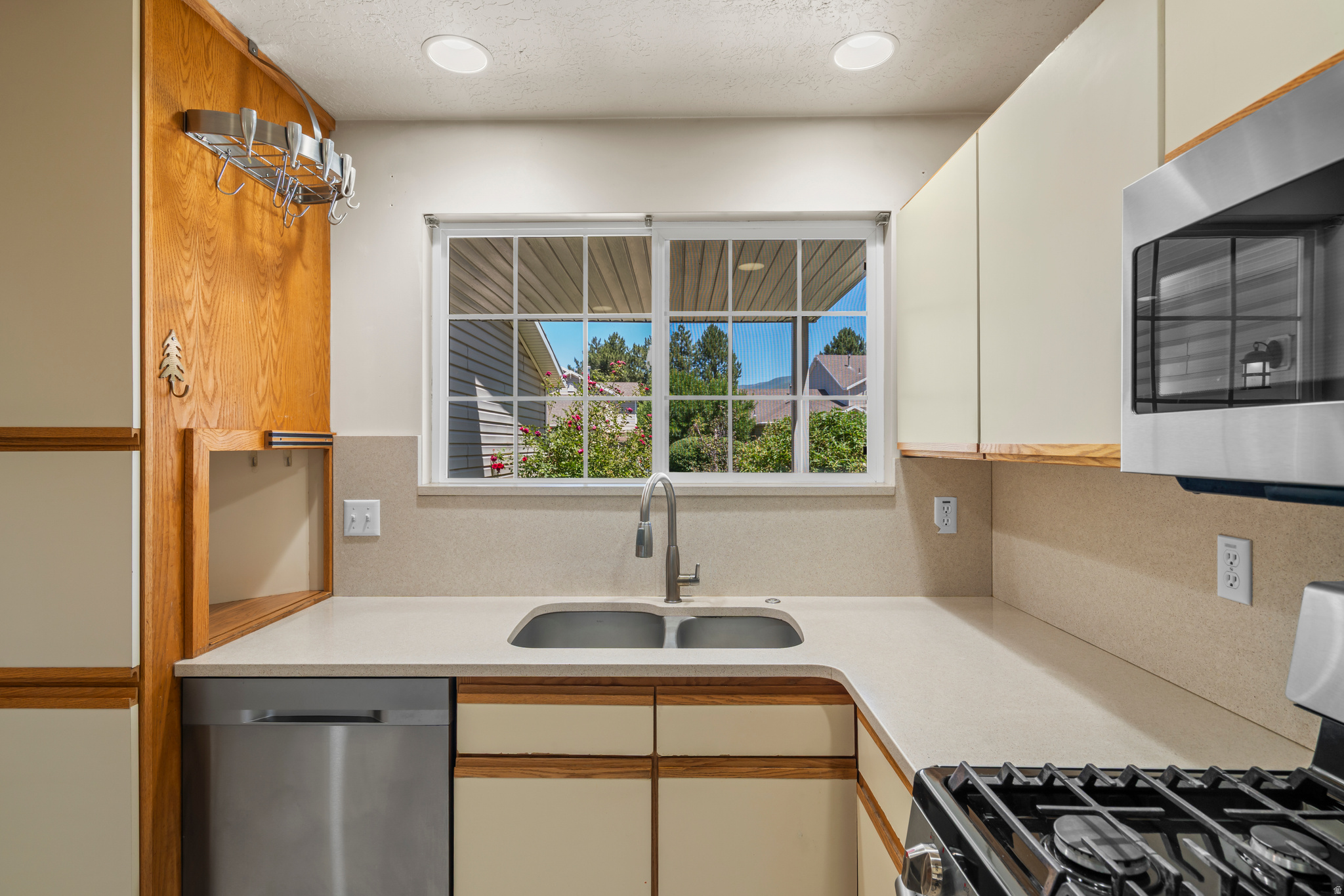 COUNTRY COTTAGES - Residential