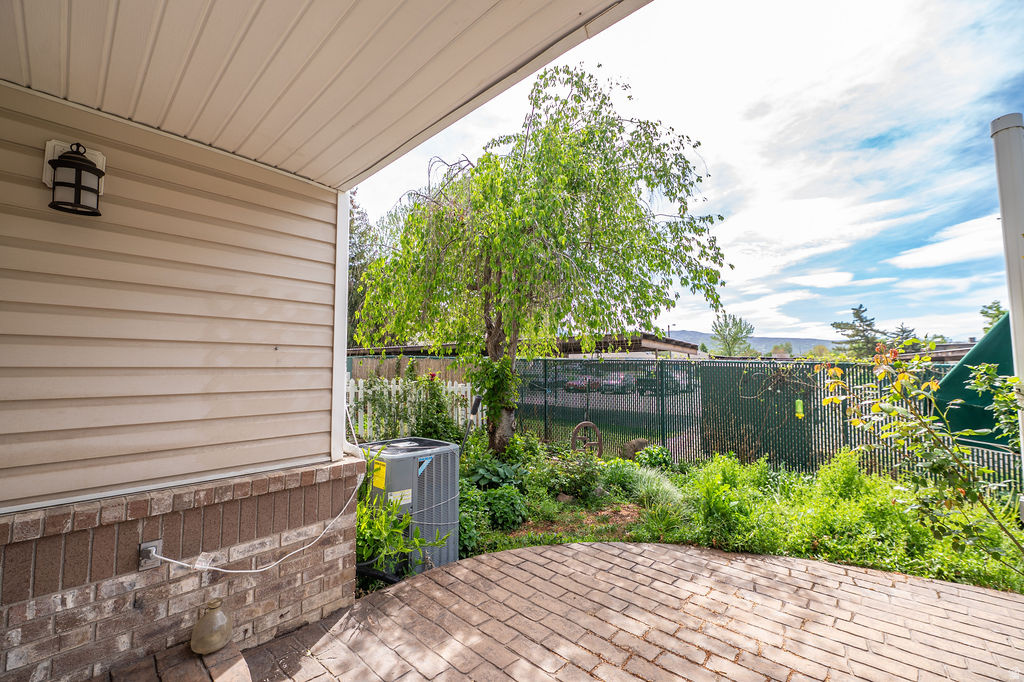 COUNTRY COTTAGES - Residential