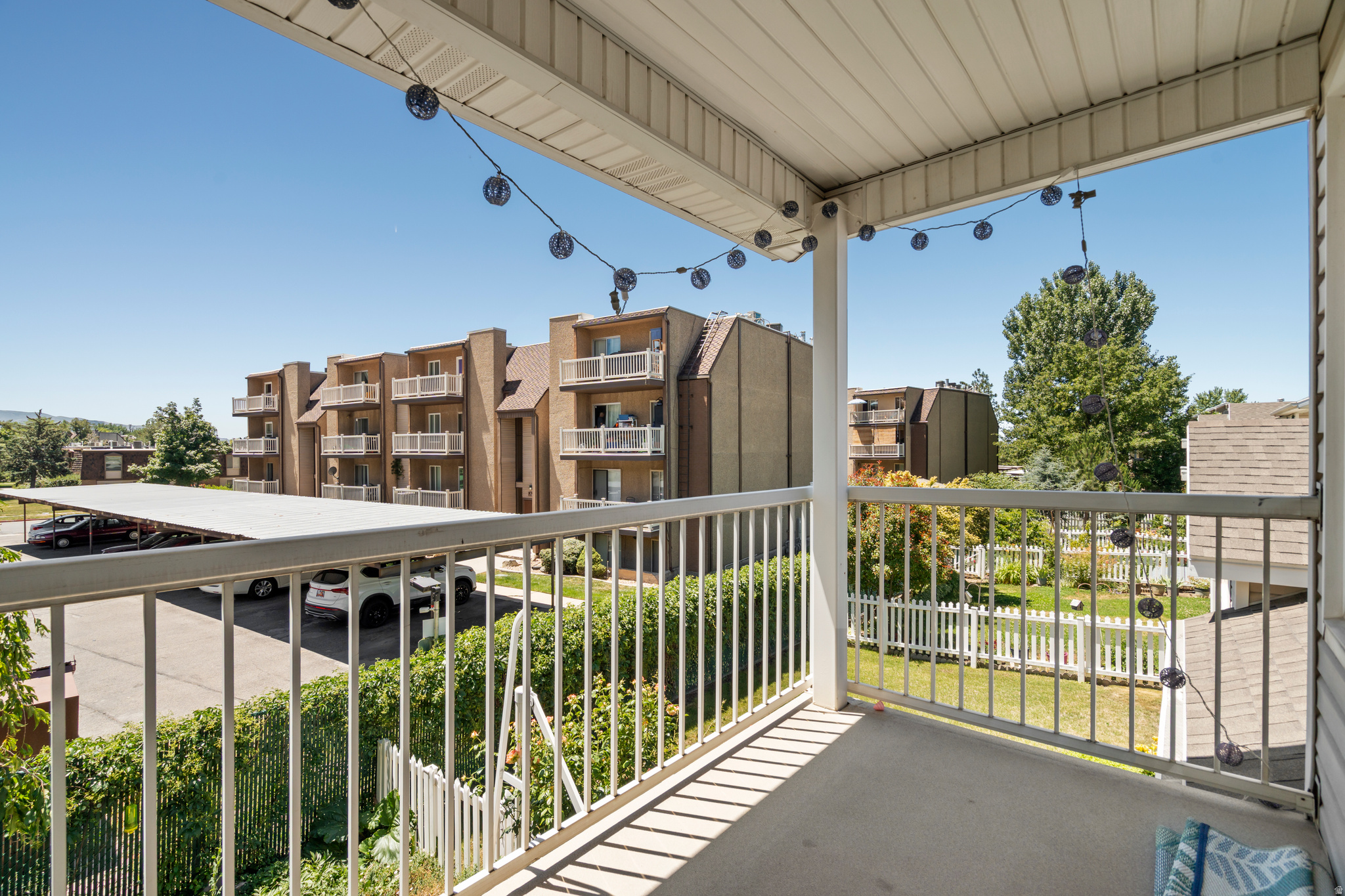 COUNTRY COTTAGES - Residential