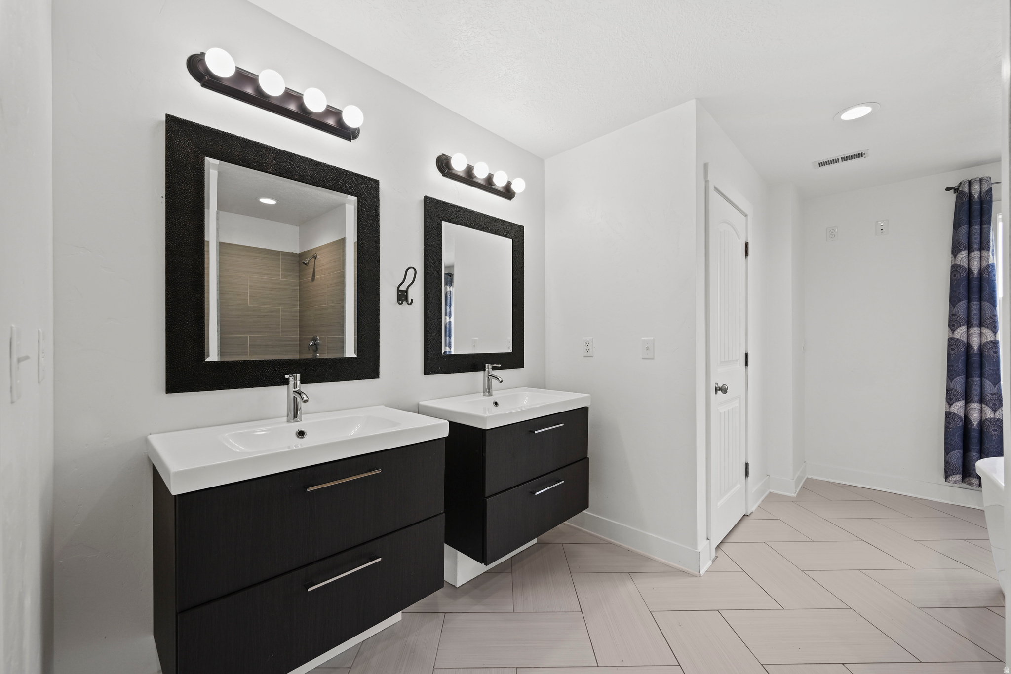 GRAND VIEW HILLS - Residential