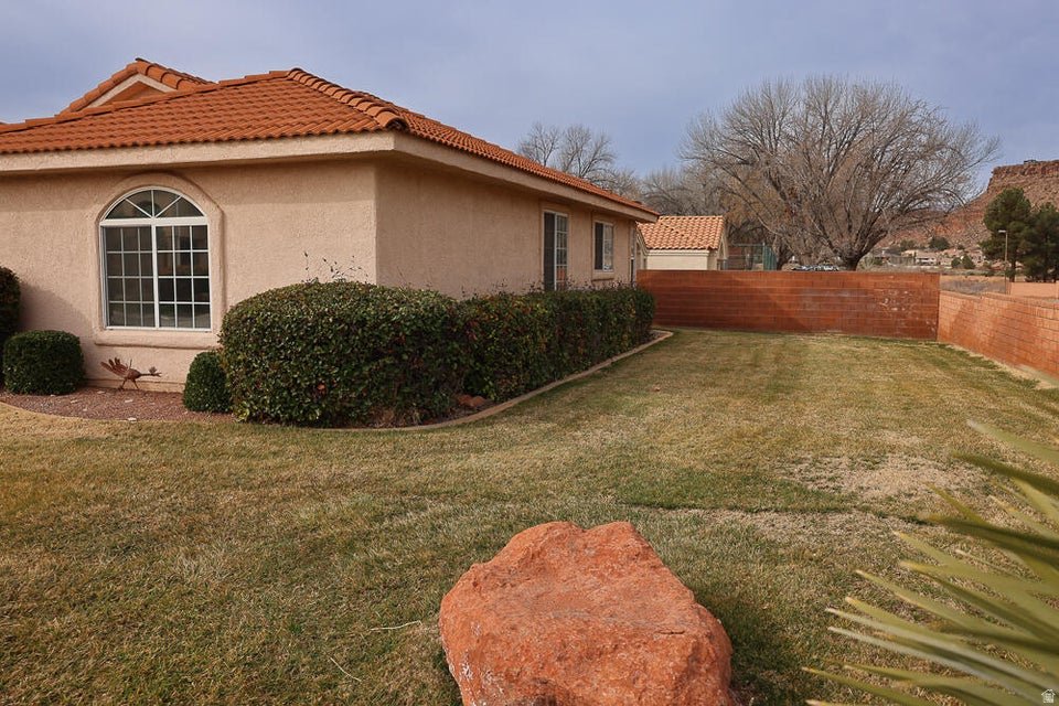 BLOOMINGTON RANCHES TH 2-2 - Residential
