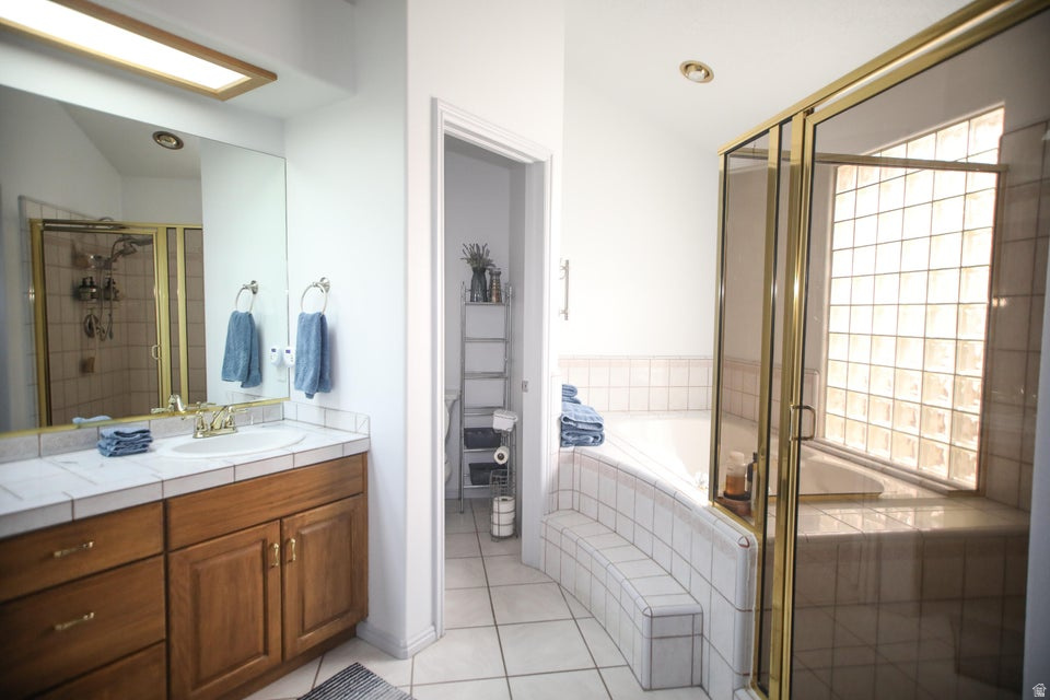 BLOOMINGTON RANCHES TH 2-2 - Residential