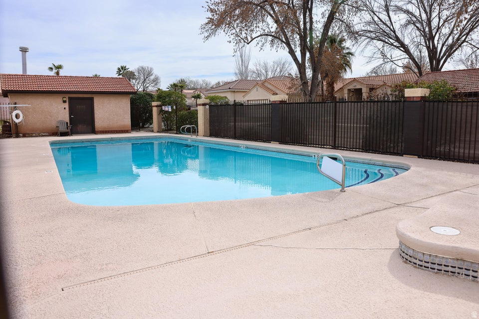 BLOOMINGTON RANCHES TH 2-2 - Residential