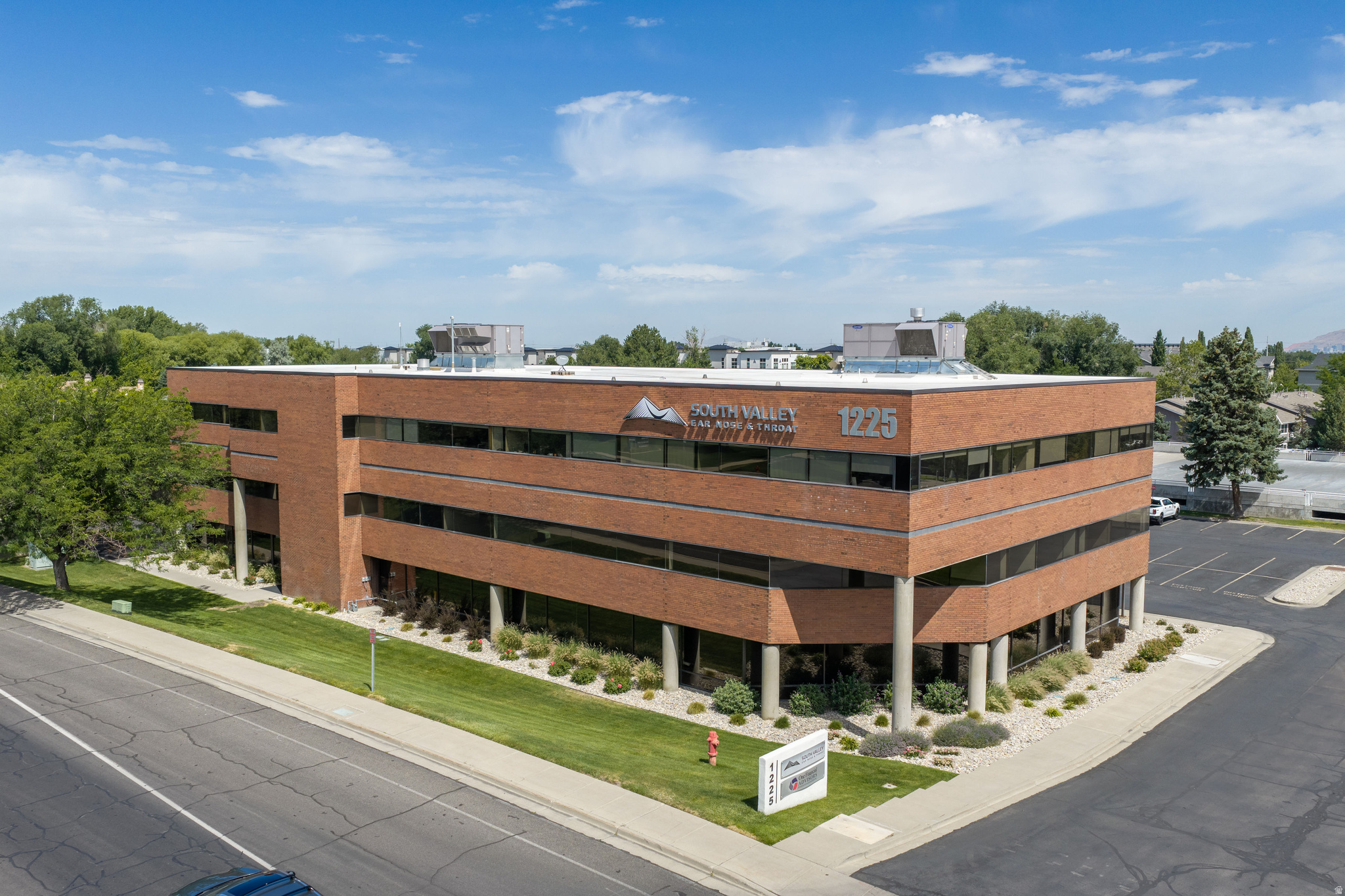 RADIUS CURVE - Commercial Sale