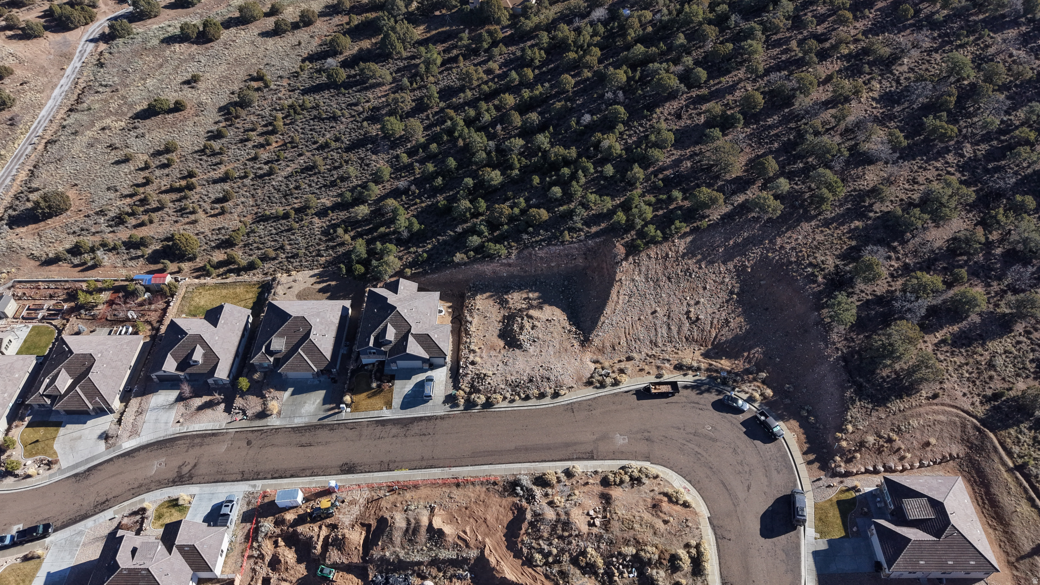 HIDDEN HILLS COVE - Land
