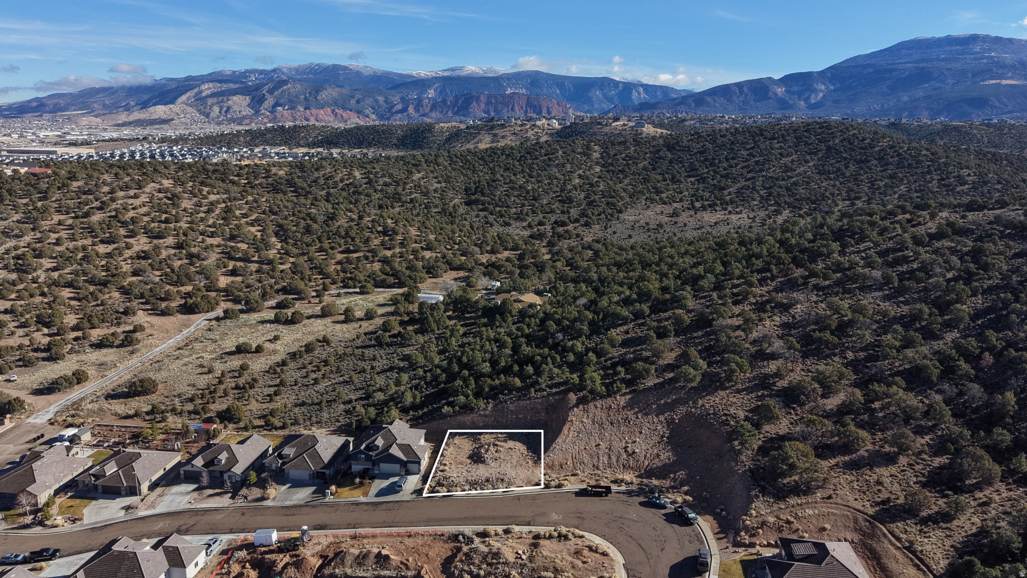 HIDDEN HILLS COVE - Land
