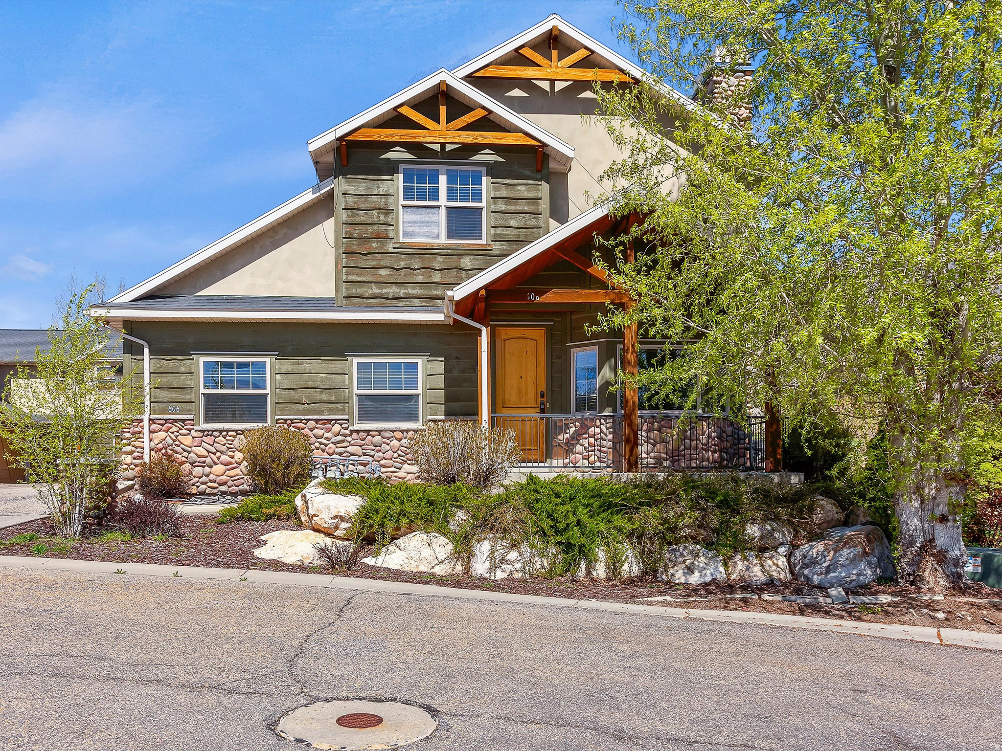THE CASCADES AT MOOS - Residential