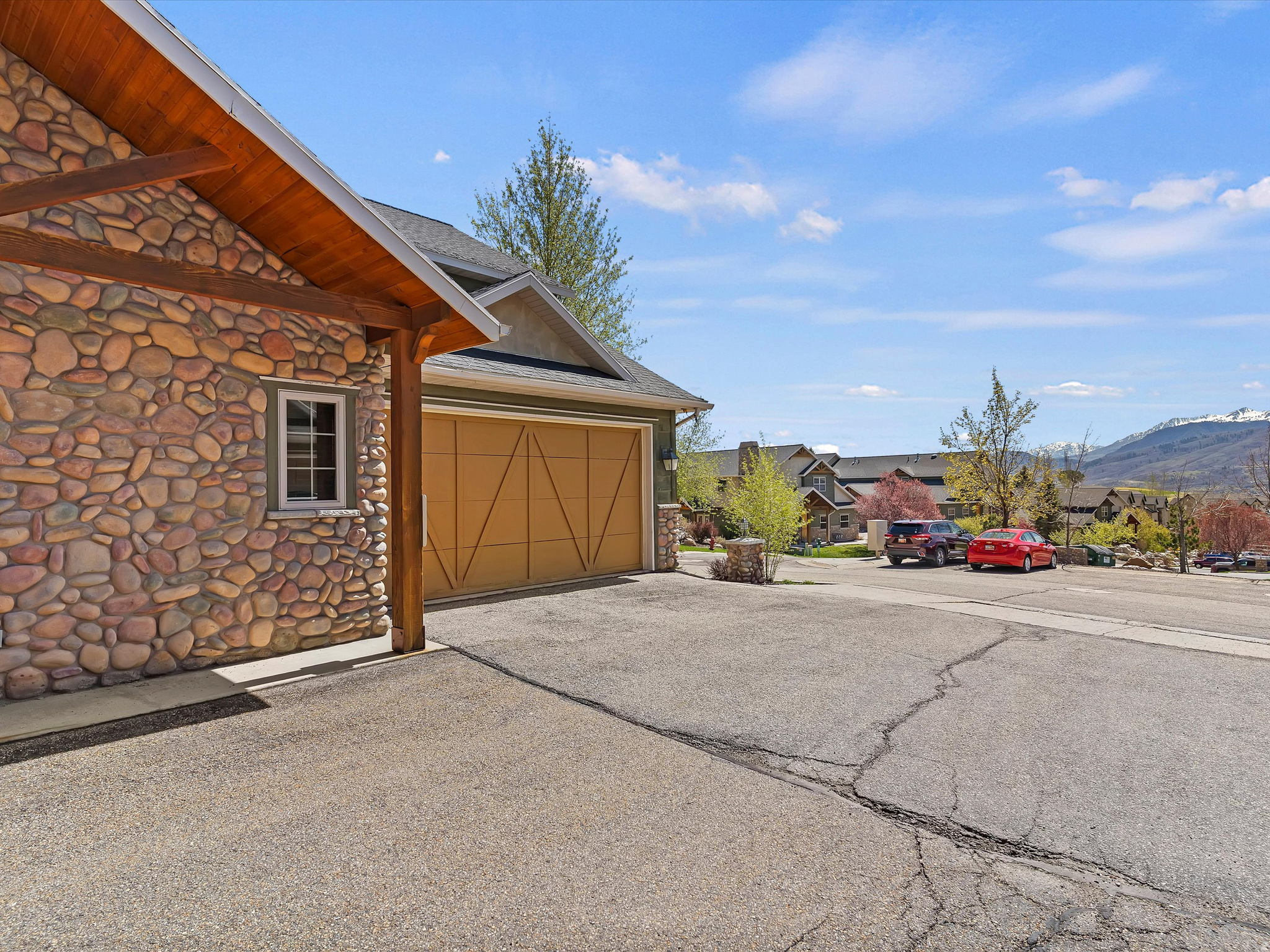 THE CASCADES AT MOOS - Residential