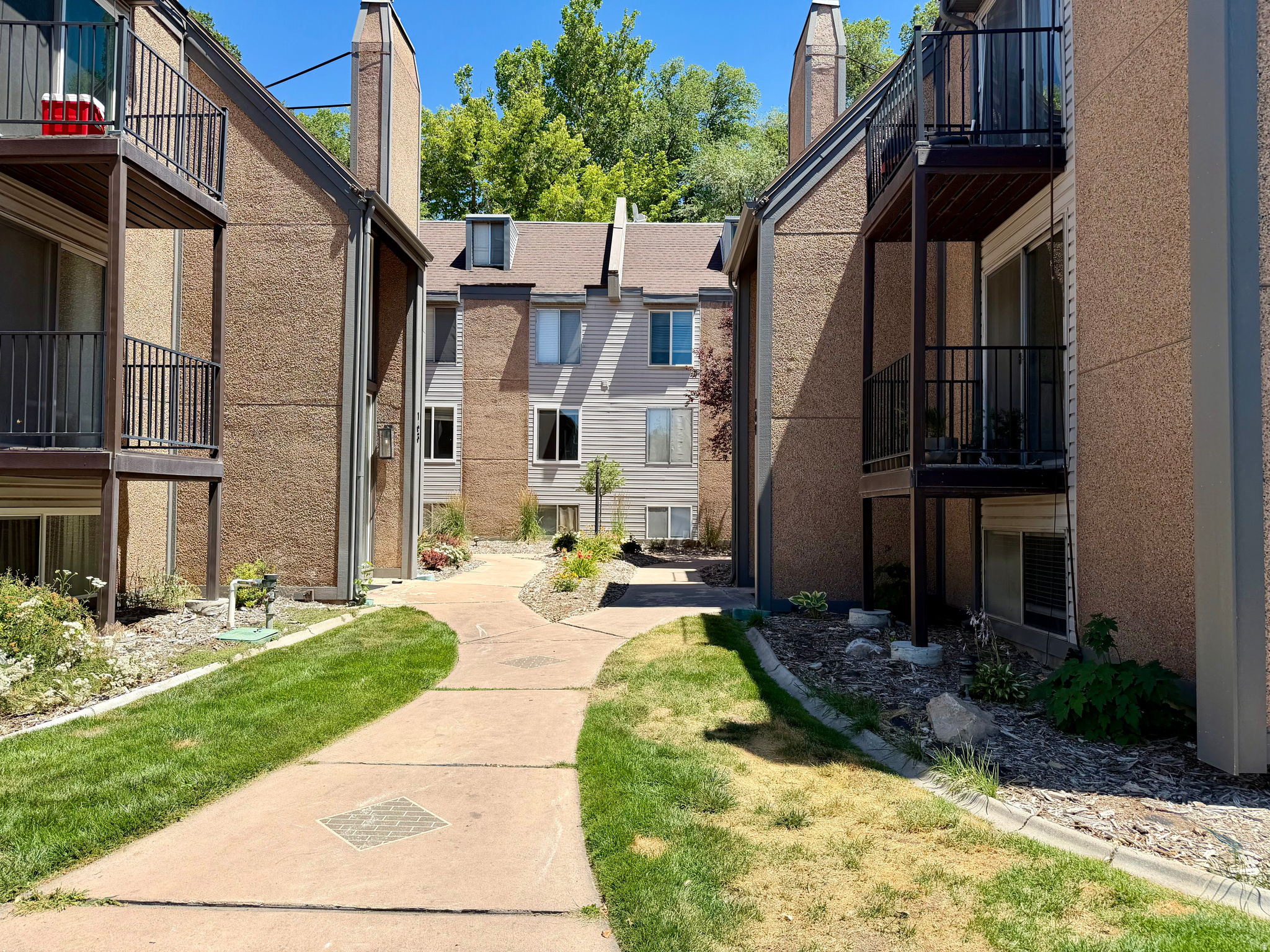 TWIN PINES - Residential