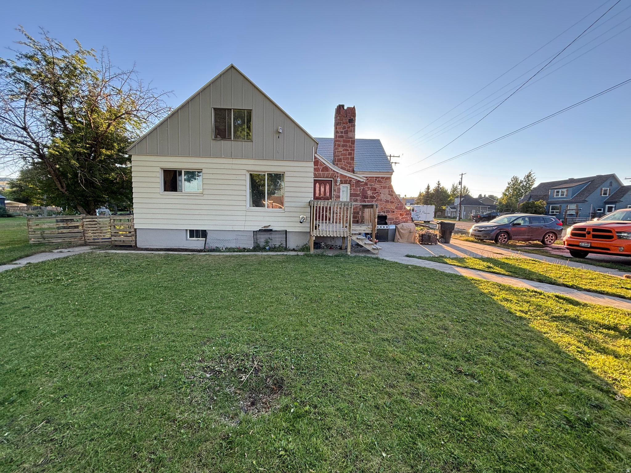 Main image without alt text