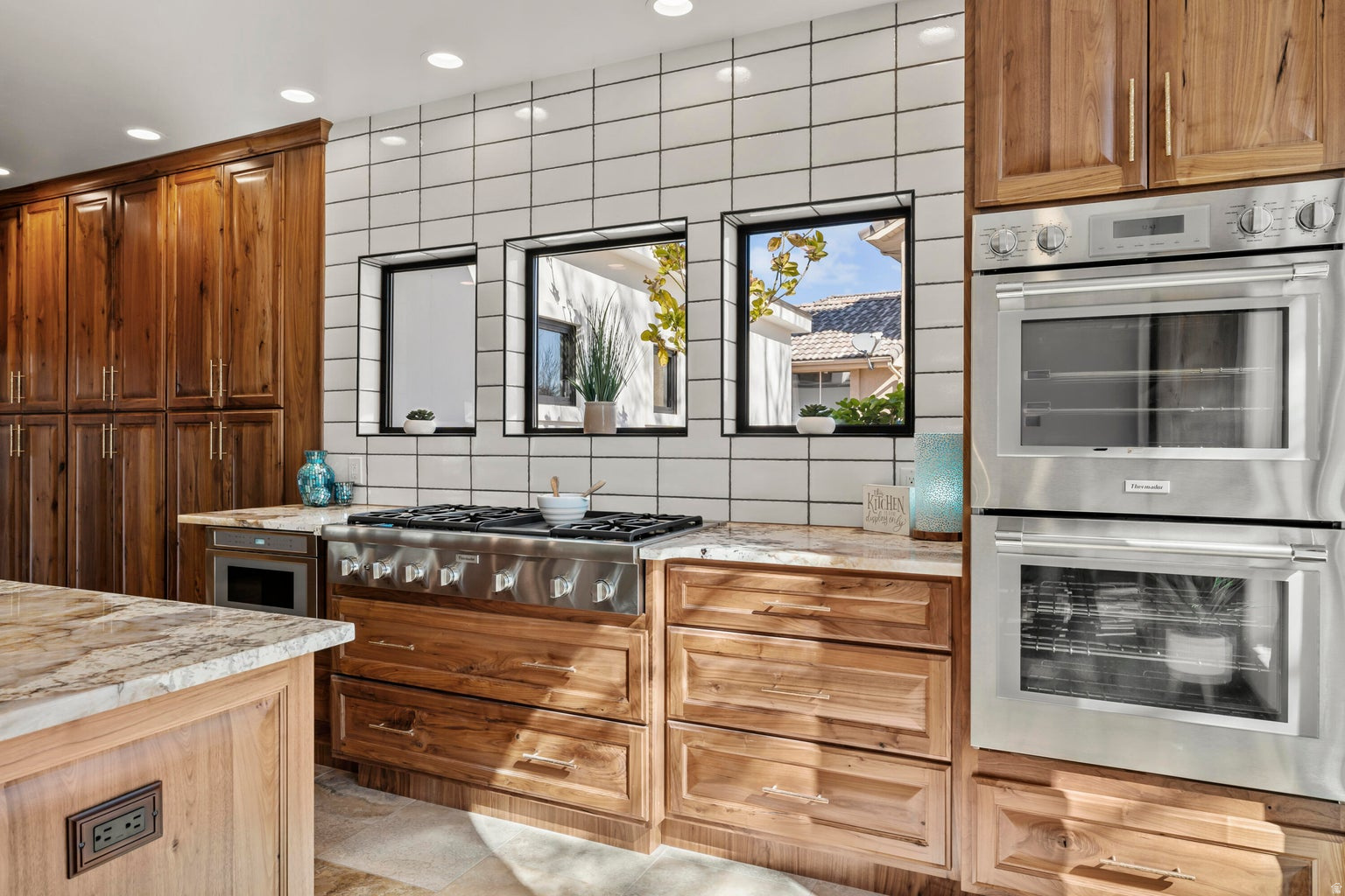 BLOOMINGTON RANCHOS - Residential