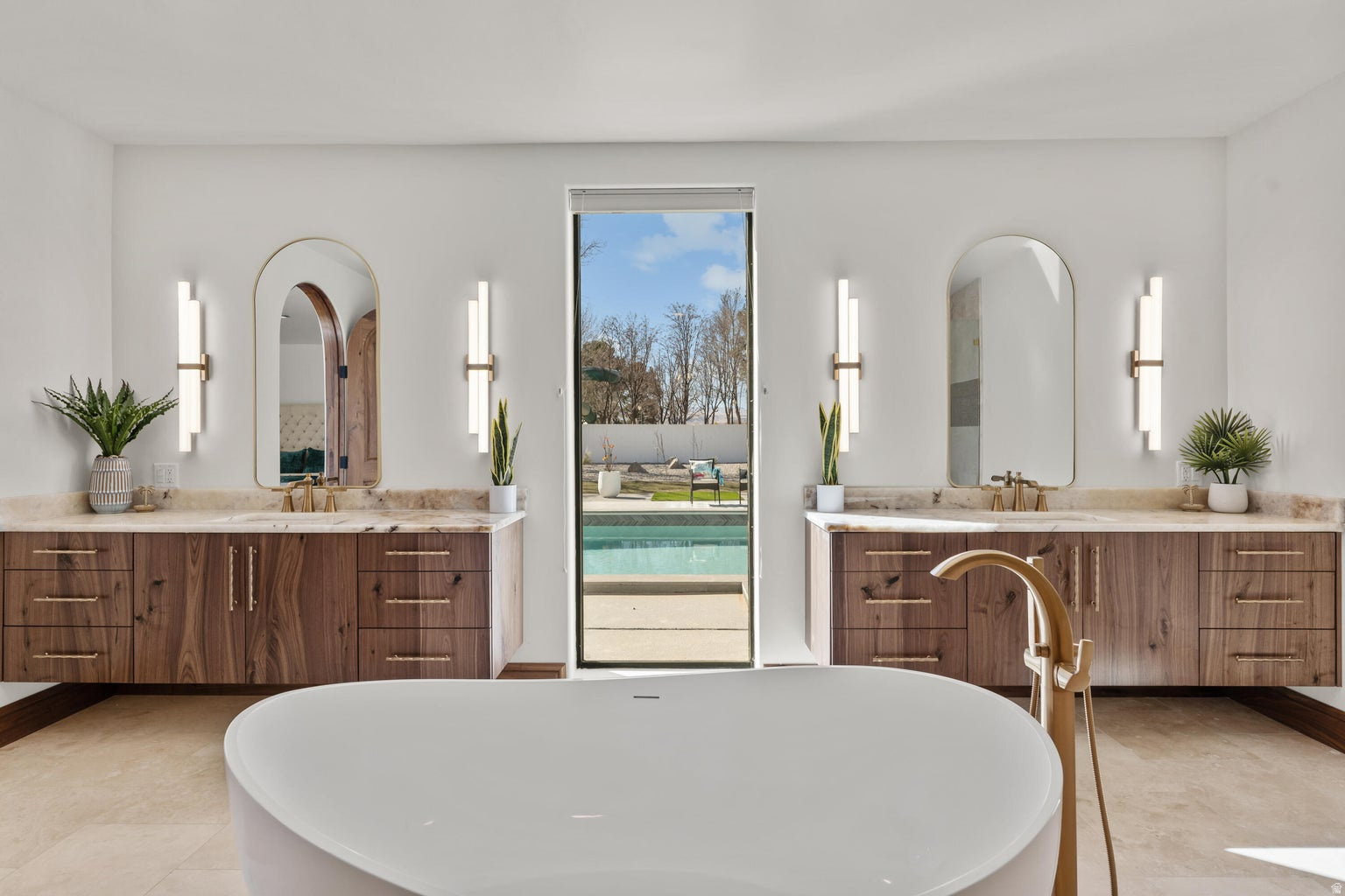 BLOOMINGTON RANCHOS - Residential
