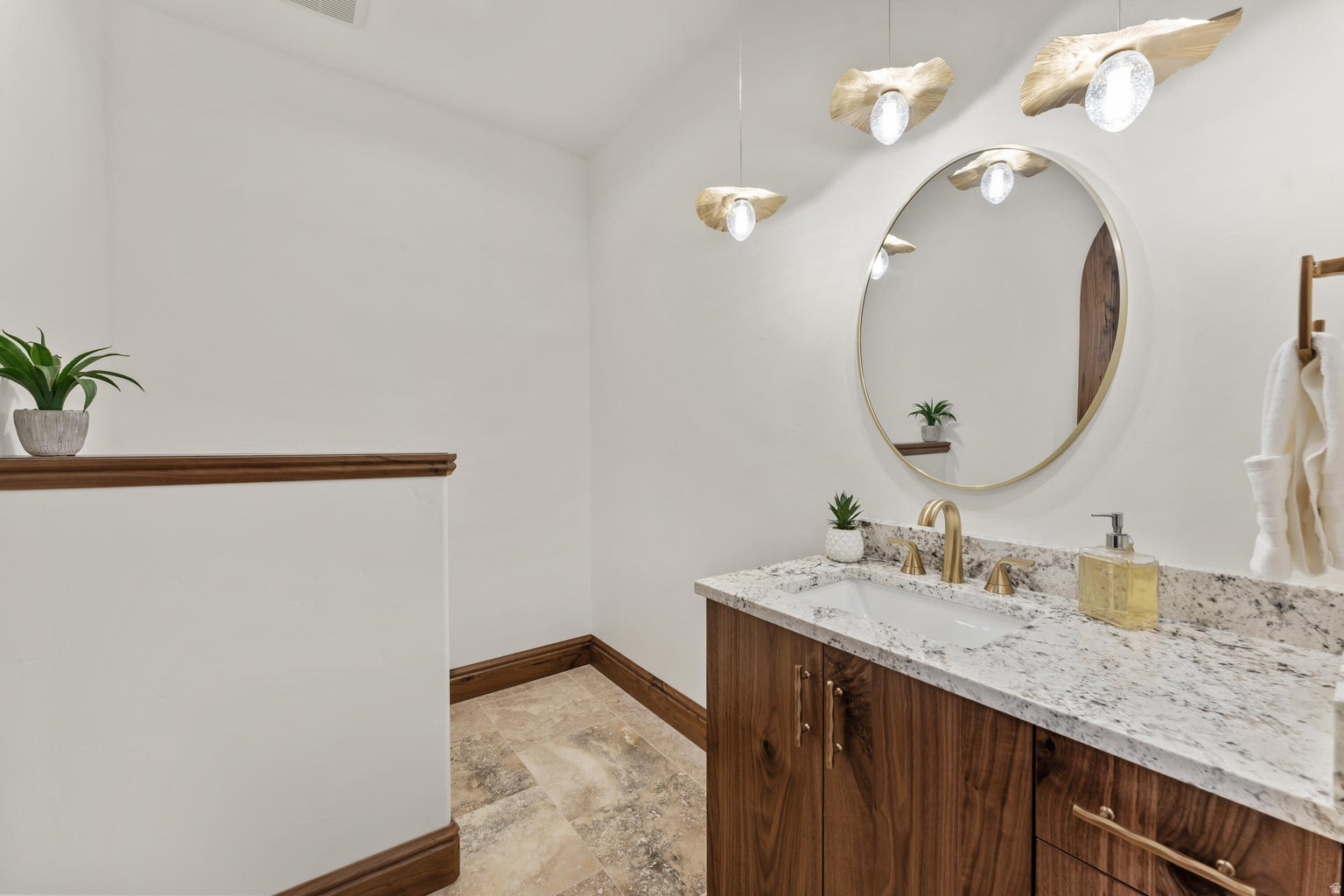 BLOOMINGTON RANCHOS - Residential