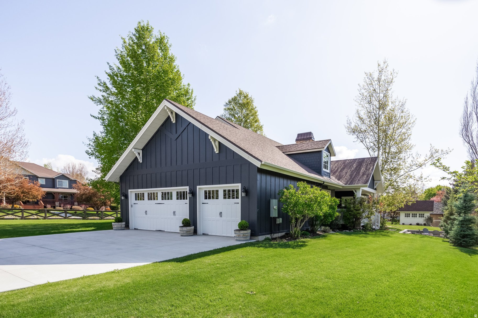 DUTCH FIELDS - Residential